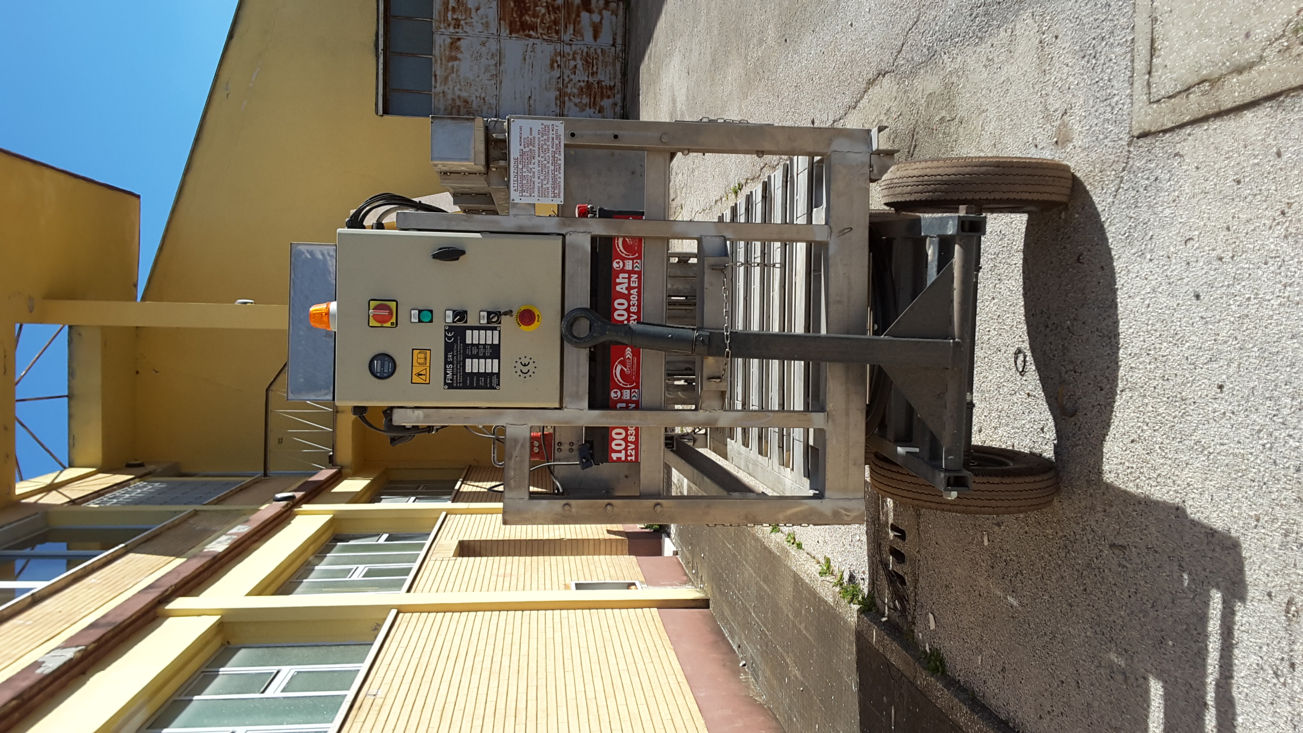 Rimorchio attrezzato sostituzione batterie in vendita - foto 2
