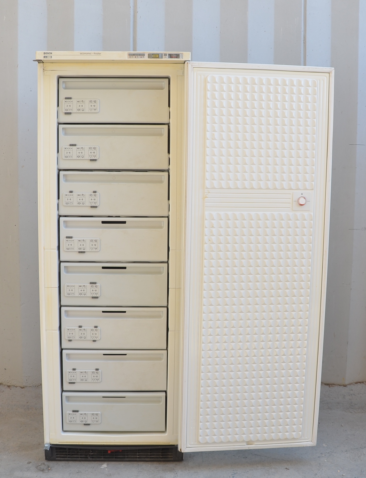 Congelatore verticale Bosch mod. GSL 3513 in vendita - foto 4