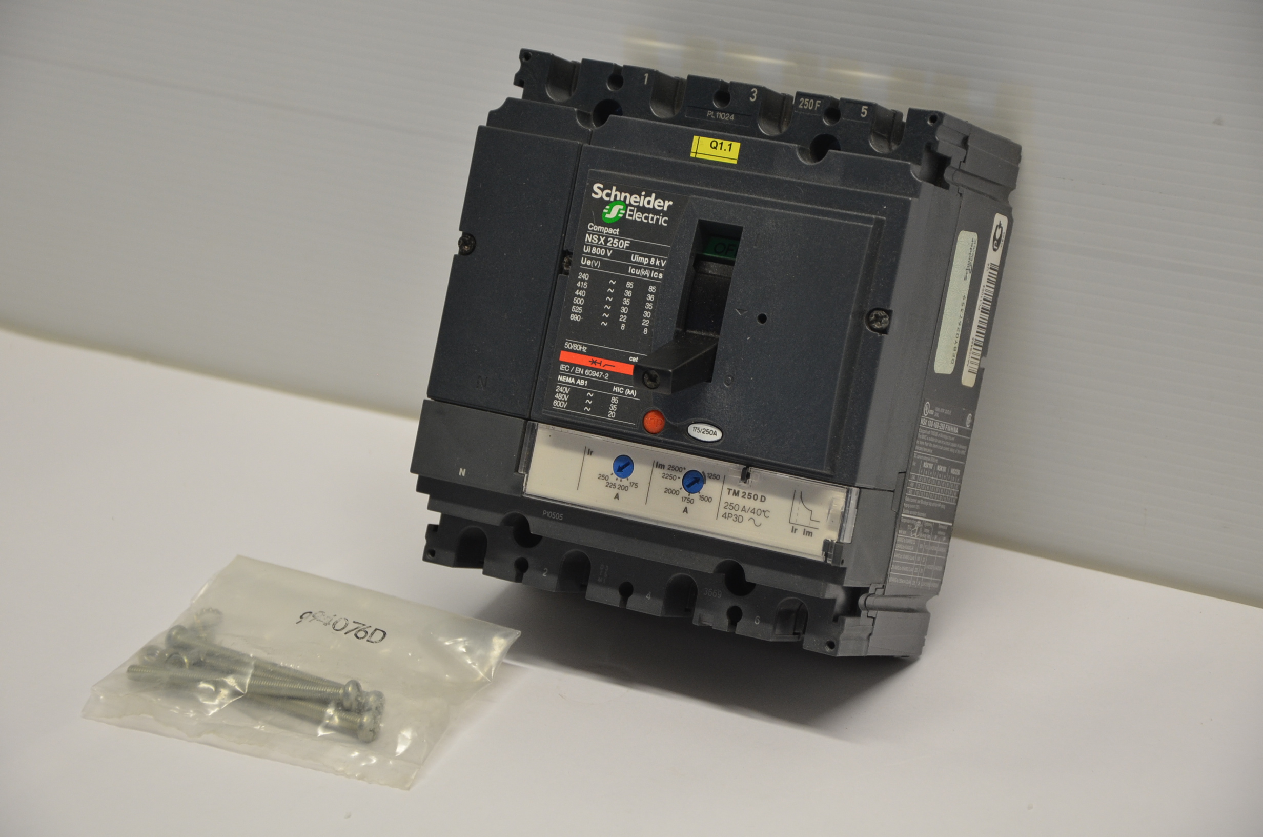 Interruttore Schneider mod. Compact NSX250F in vendita - foto 2