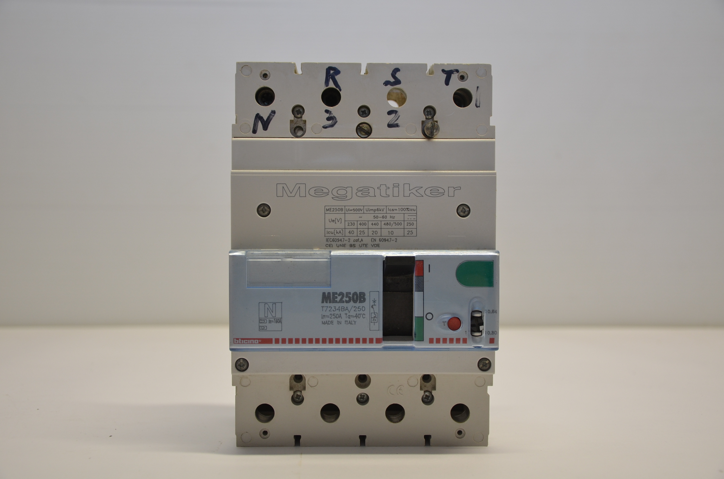 Materiale elettrico in vendita