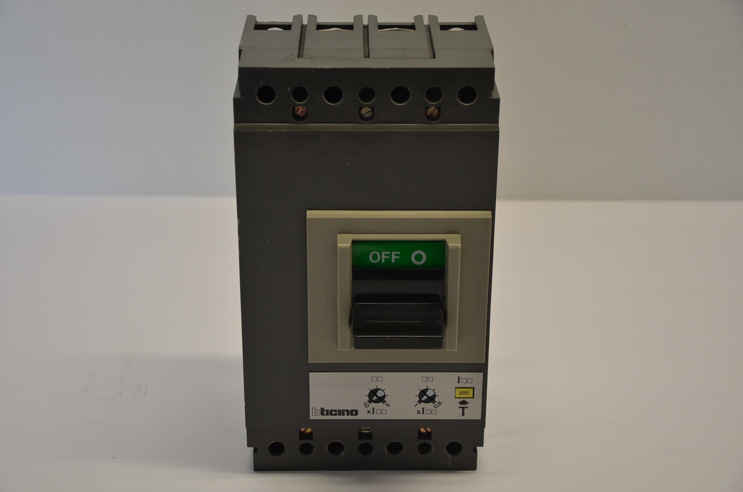 Materiale elettrico in vendita