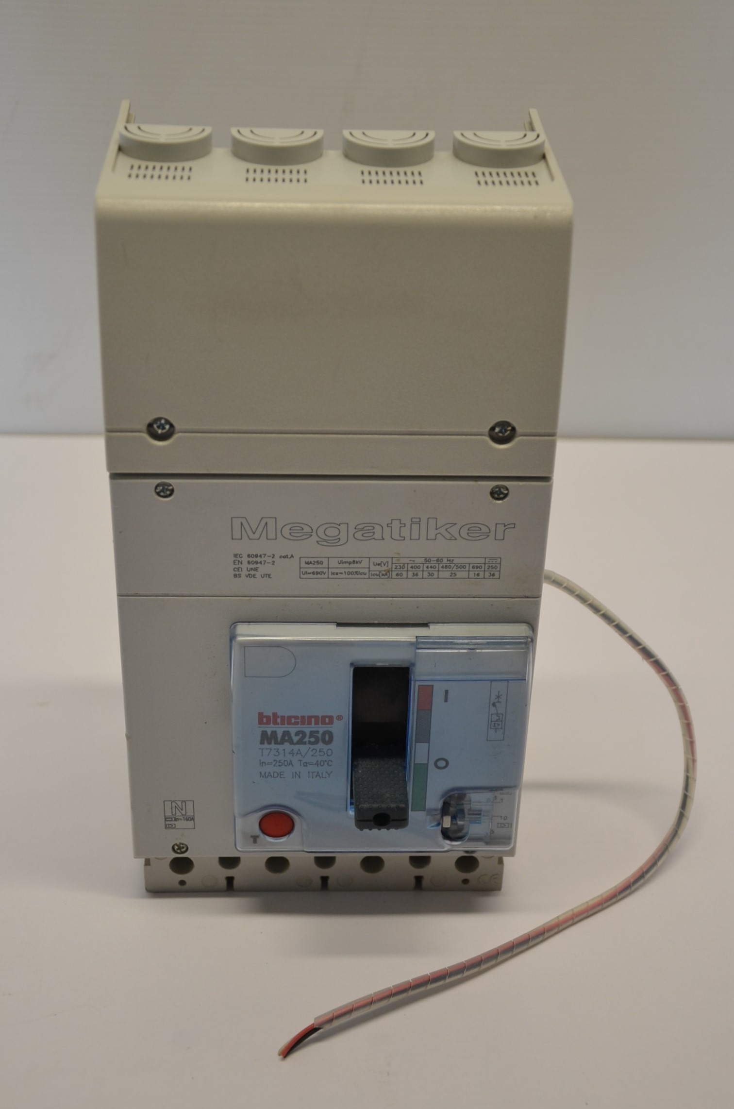 Materiale elettrico in vendita