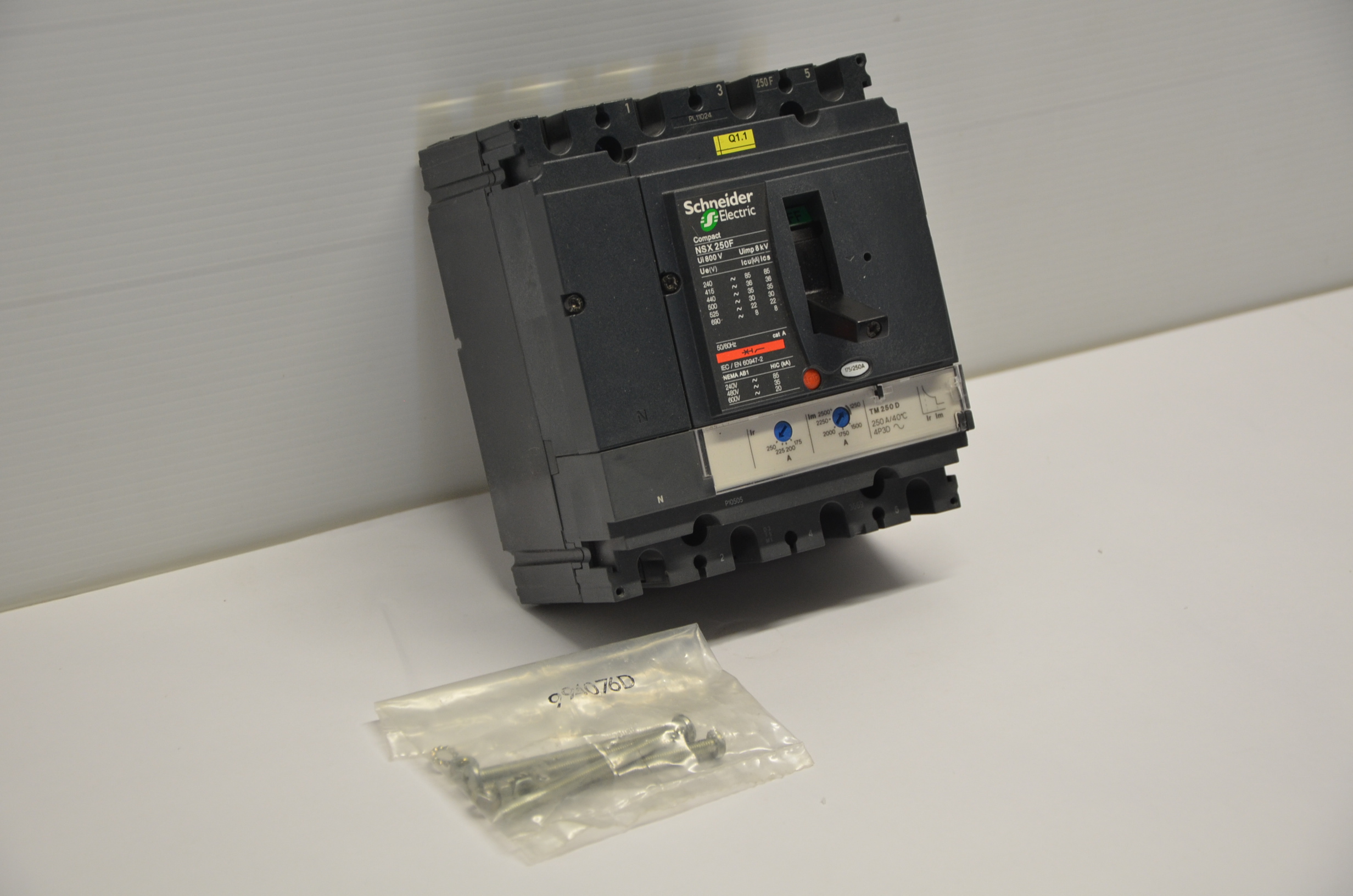 Interruttore Schneider mod. Compact NSX250F in vendita - foto 3