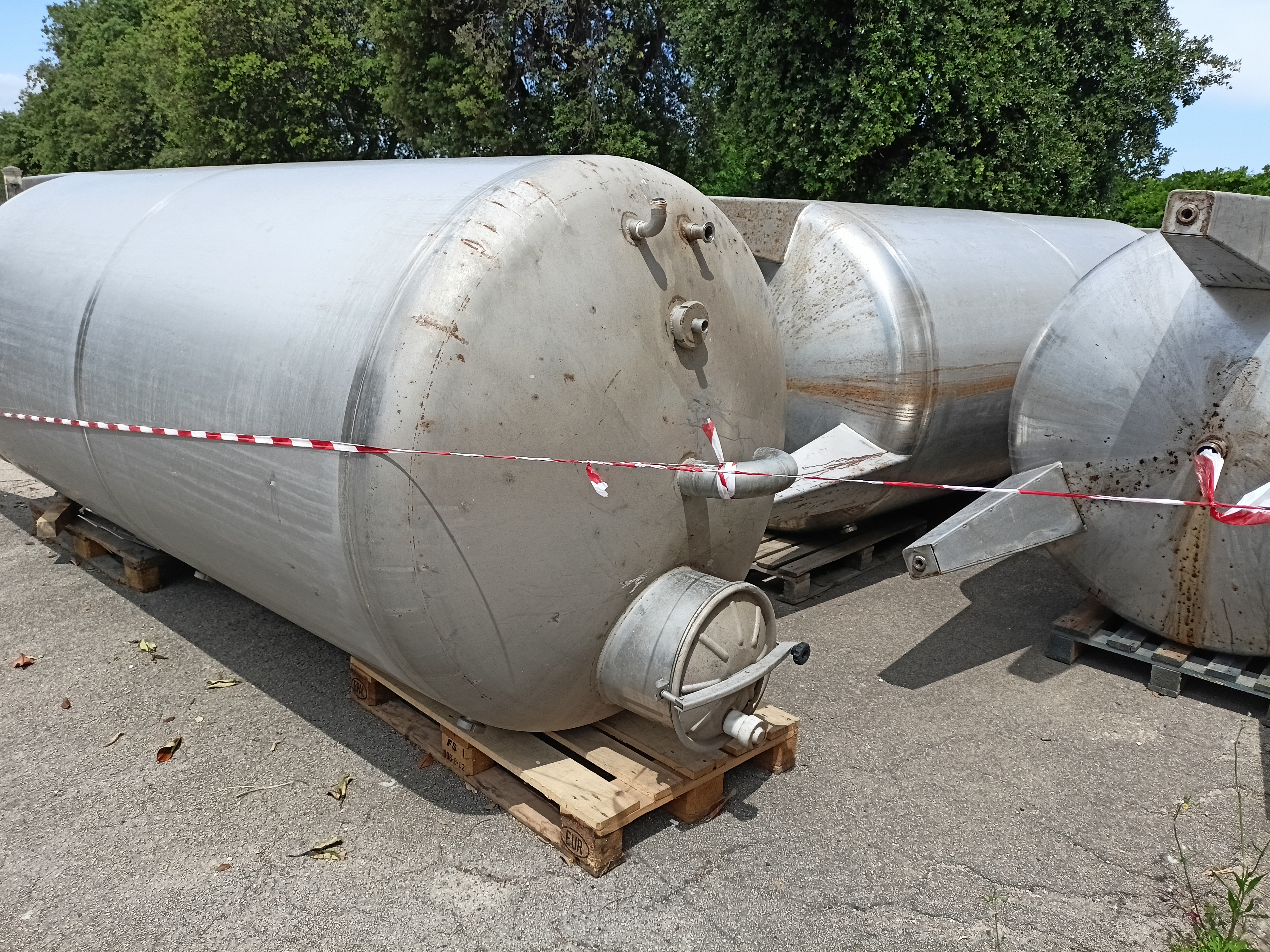 Serbatoi acciaio AISI 304 verticali 6000 lt in vendita - foto 3