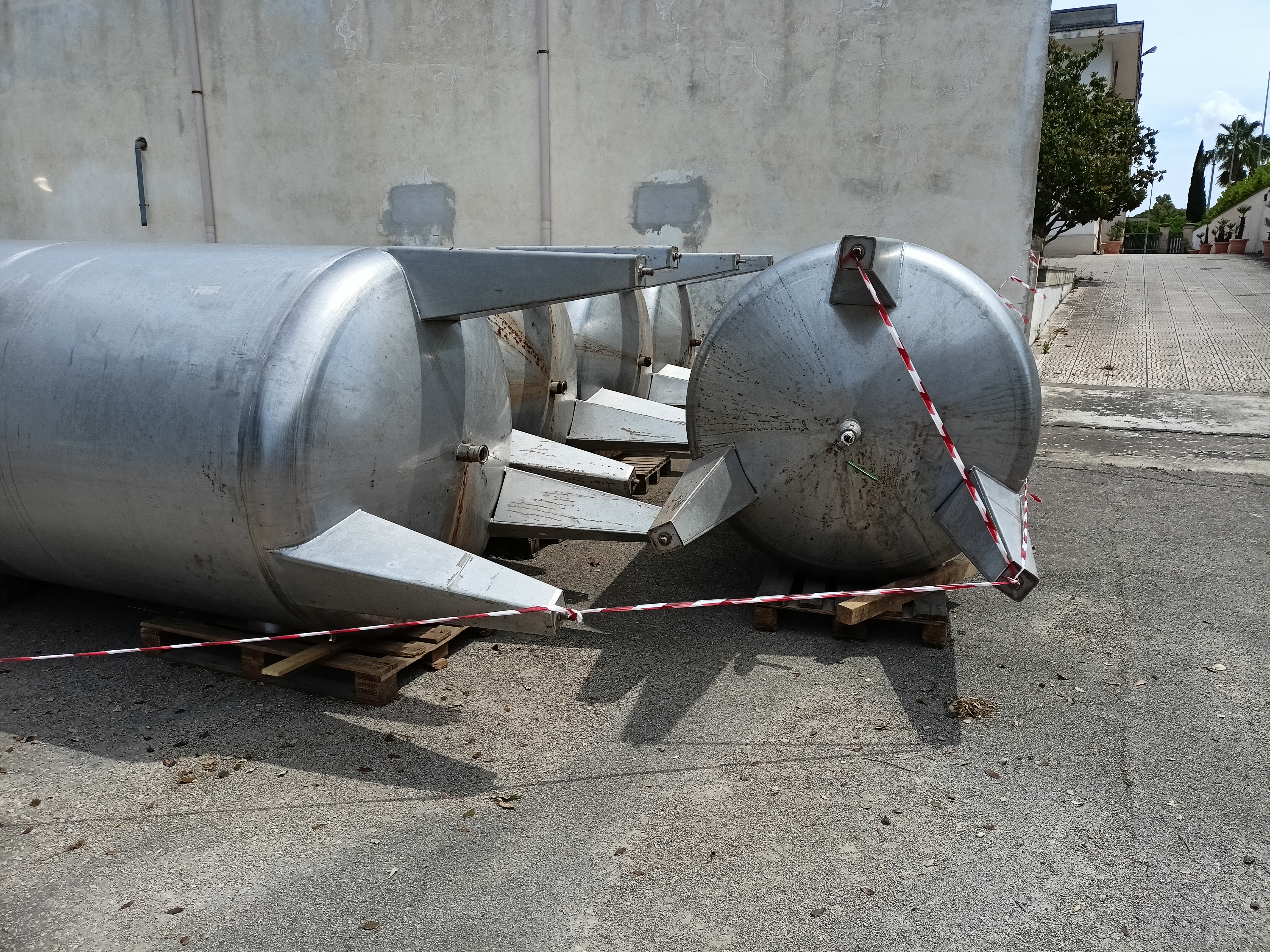 Serbatoi acciaio AISI 304 verticali 6000 lt in vendita - foto 4