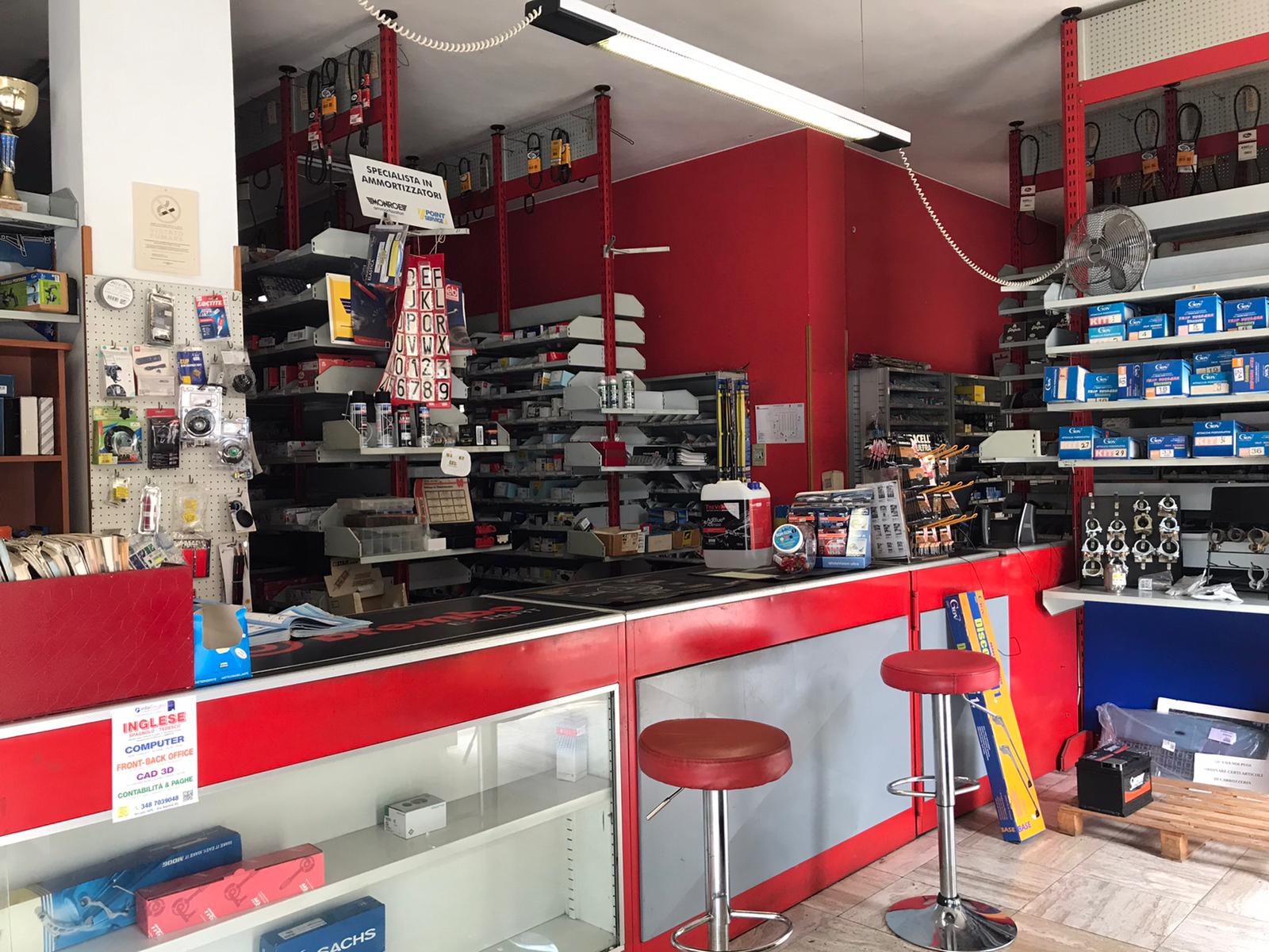 ATTIVITA' COMMERCIALE DI RICAMBI E ACCESSORI AUTO in vendita - foto 6