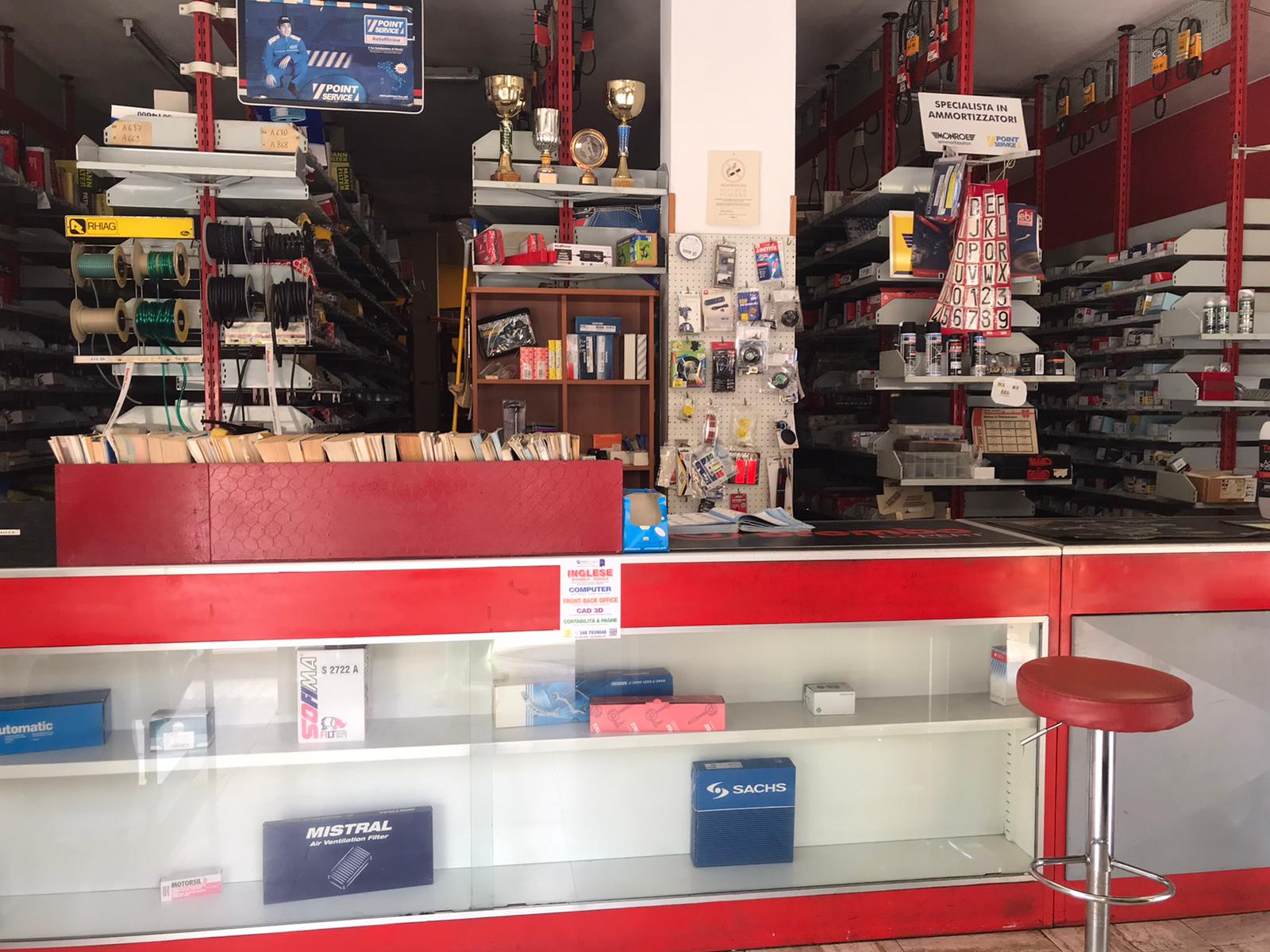 ATTIVITA' COMMERCIALE DI RICAMBI E ACCESSORI AUTO in vendita - foto 1