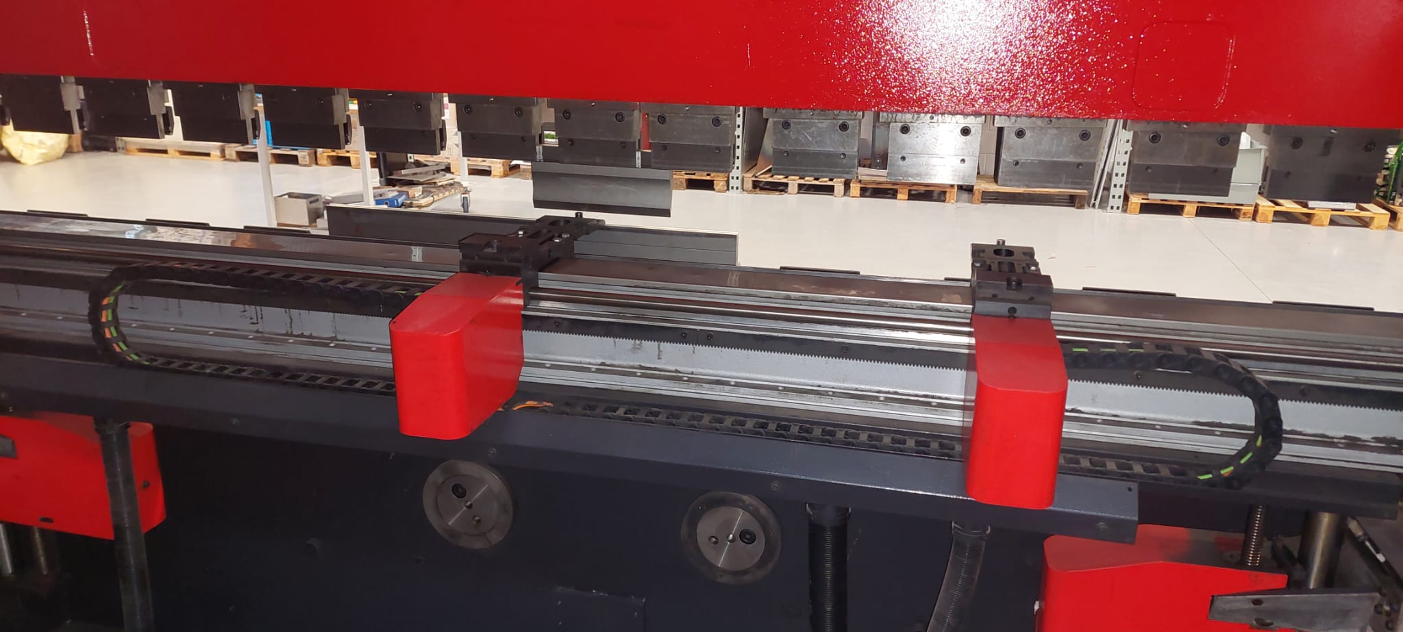  Pressa Piegatrice Syncro Amada HFE M2 1303 L  in vendita - foto 11