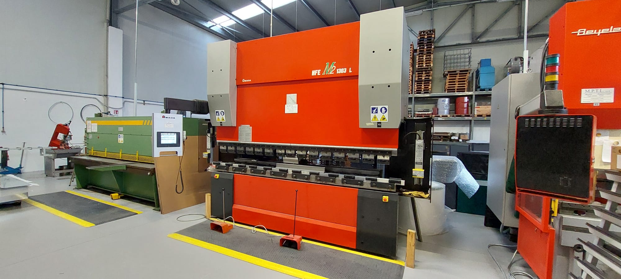  Pressa Piegatrice Syncro Amada HFE M2 1303 L  in vendita - foto 7