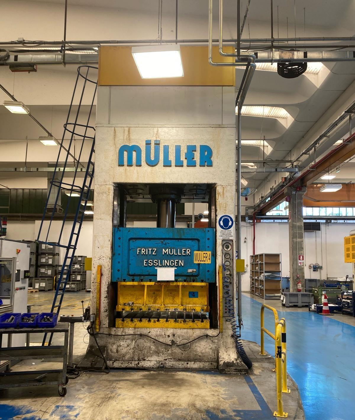 PRESSA IDRAULICA MULLER 315 TON Model ZE 315 in vendita - foto 2