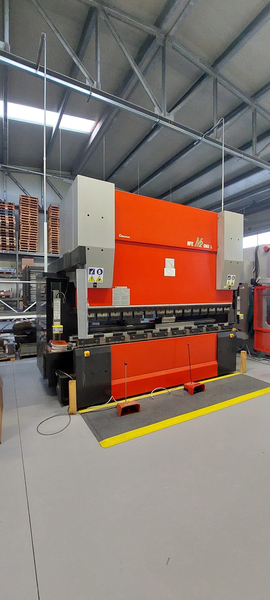  Pressa Piegatrice Syncro Amada HFE M2 1303 L  in vendita - foto 2
