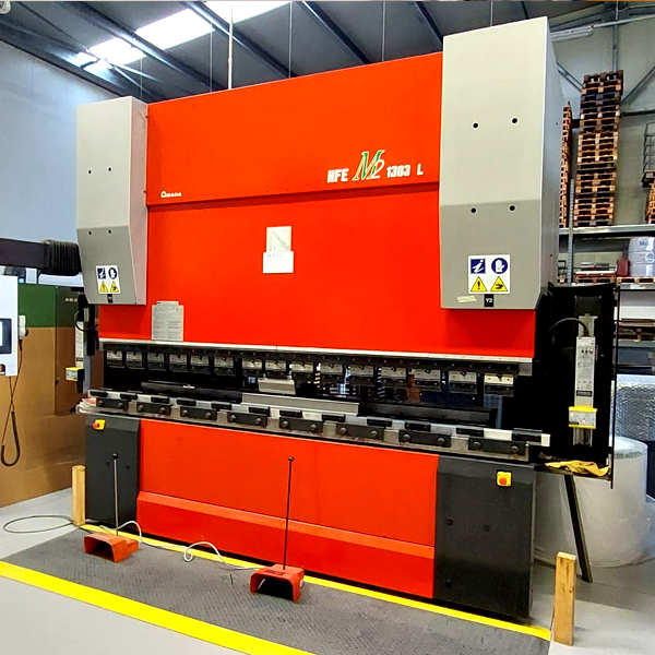  Pressa Piegatrice Syncro Amada HFE M2 1303 L  in vendita - foto 1