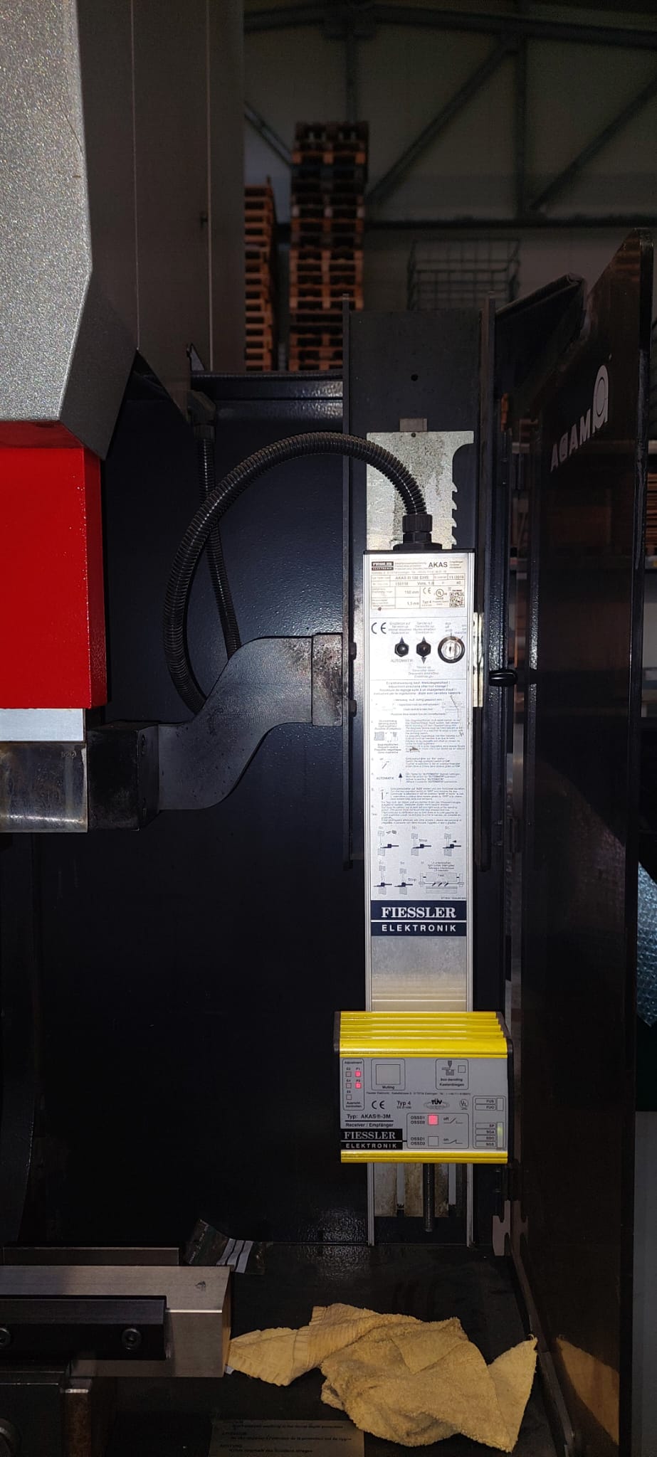  Pressa Piegatrice Syncro Amada HFE M2 1303 L  in vendita - foto 4