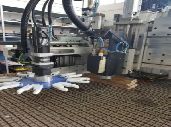 Centro di lavoro CNC a 3 assi cartesiani  in vendita - foto 3