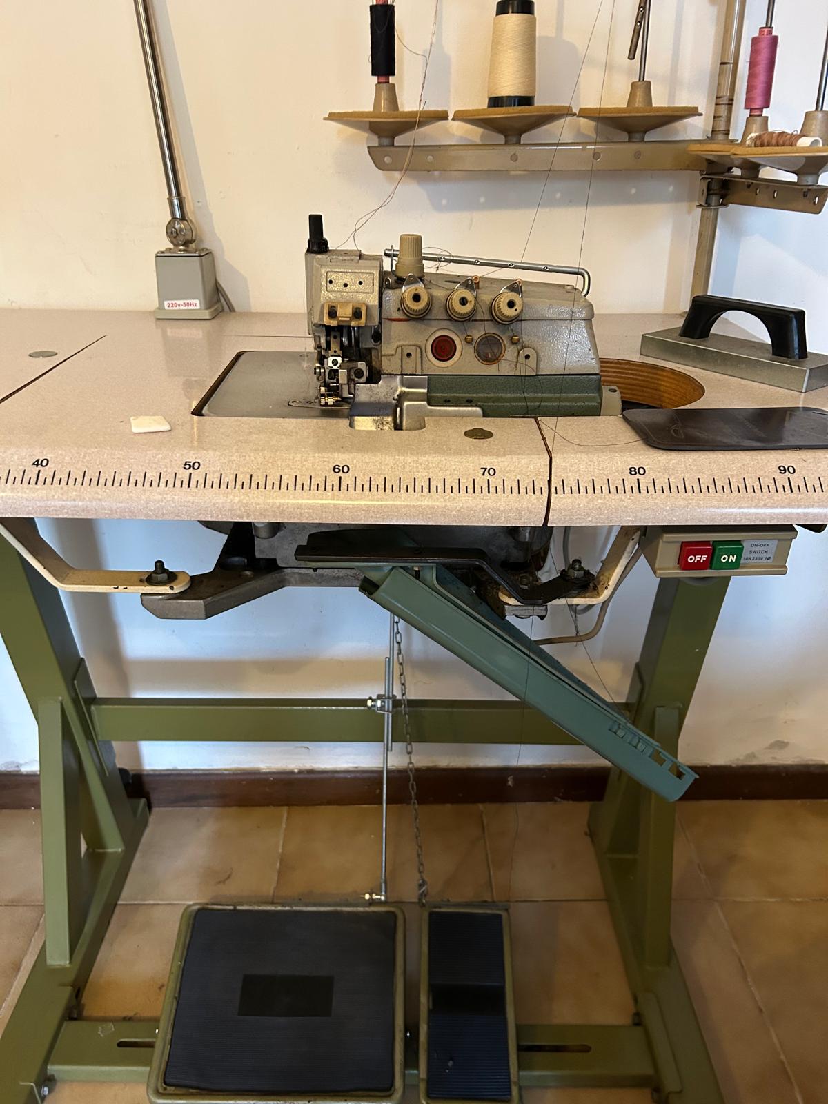 Taglia e Cuci Industriale Necchi con 2 aghi e 5 fili in vendita - foto 1