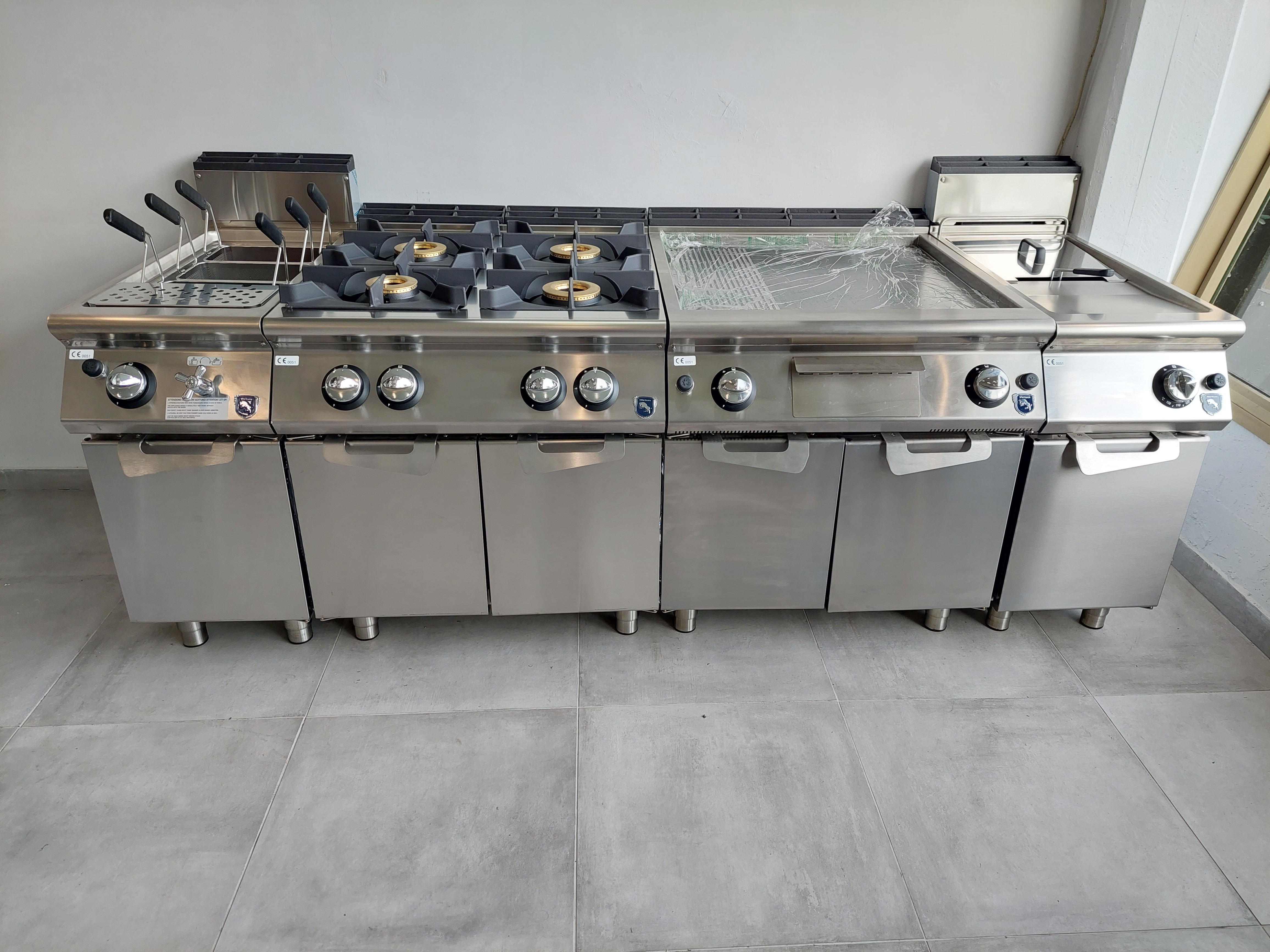 CUCINA A GAS SERIE 90 COMPLETA DI CAPPA in vendita - foto 4