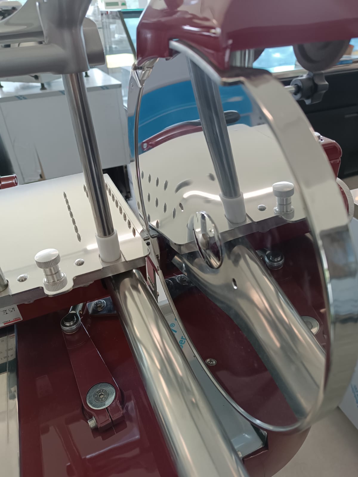 AFFETTATRICE A VOLANO SERIE LUSSO LAMA DA 300 in vendita - foto 4