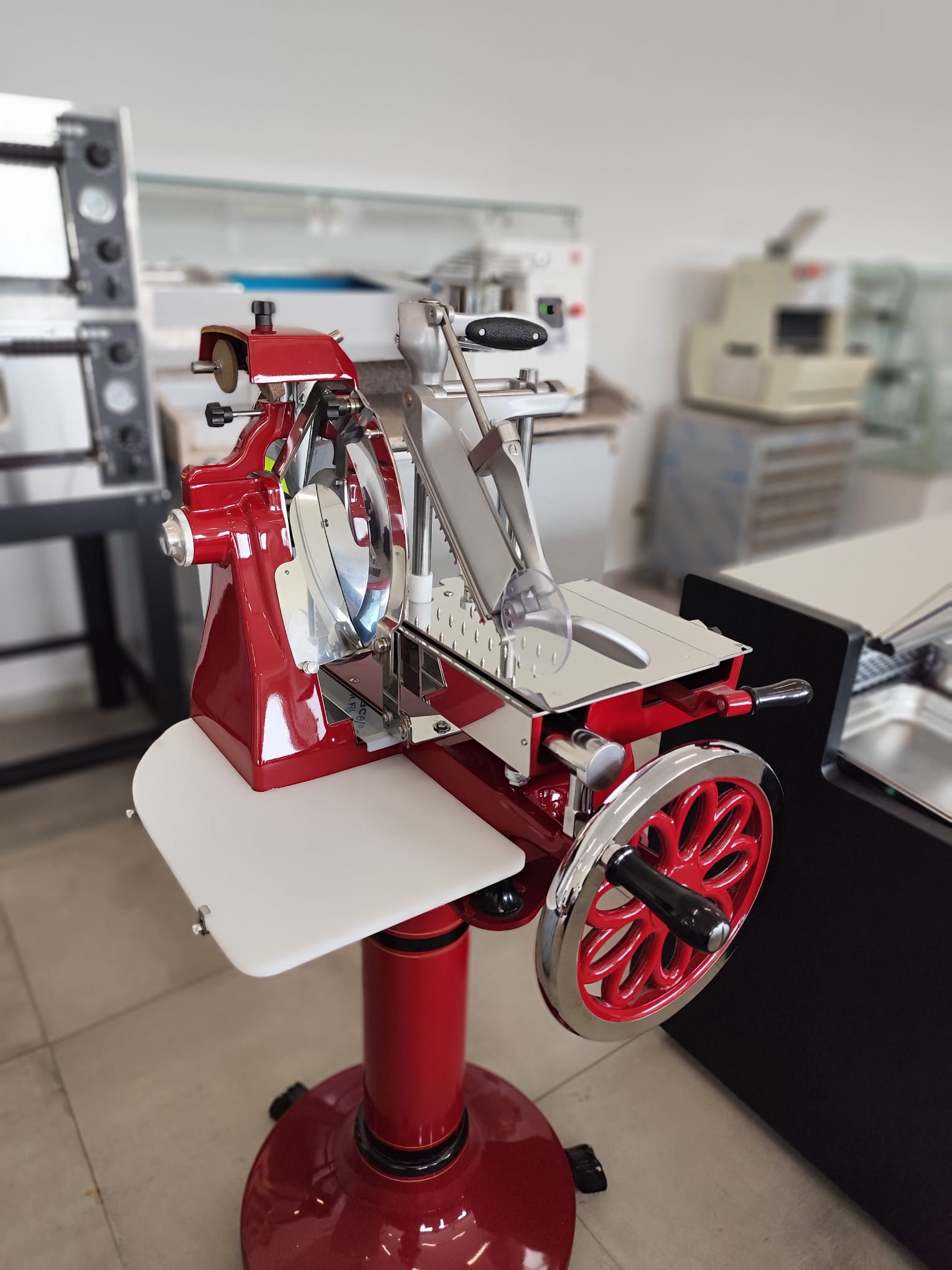 AFFETTATRICE A VOLANO SERIE LUSSO LAMA DA 300 in vendita - foto 5