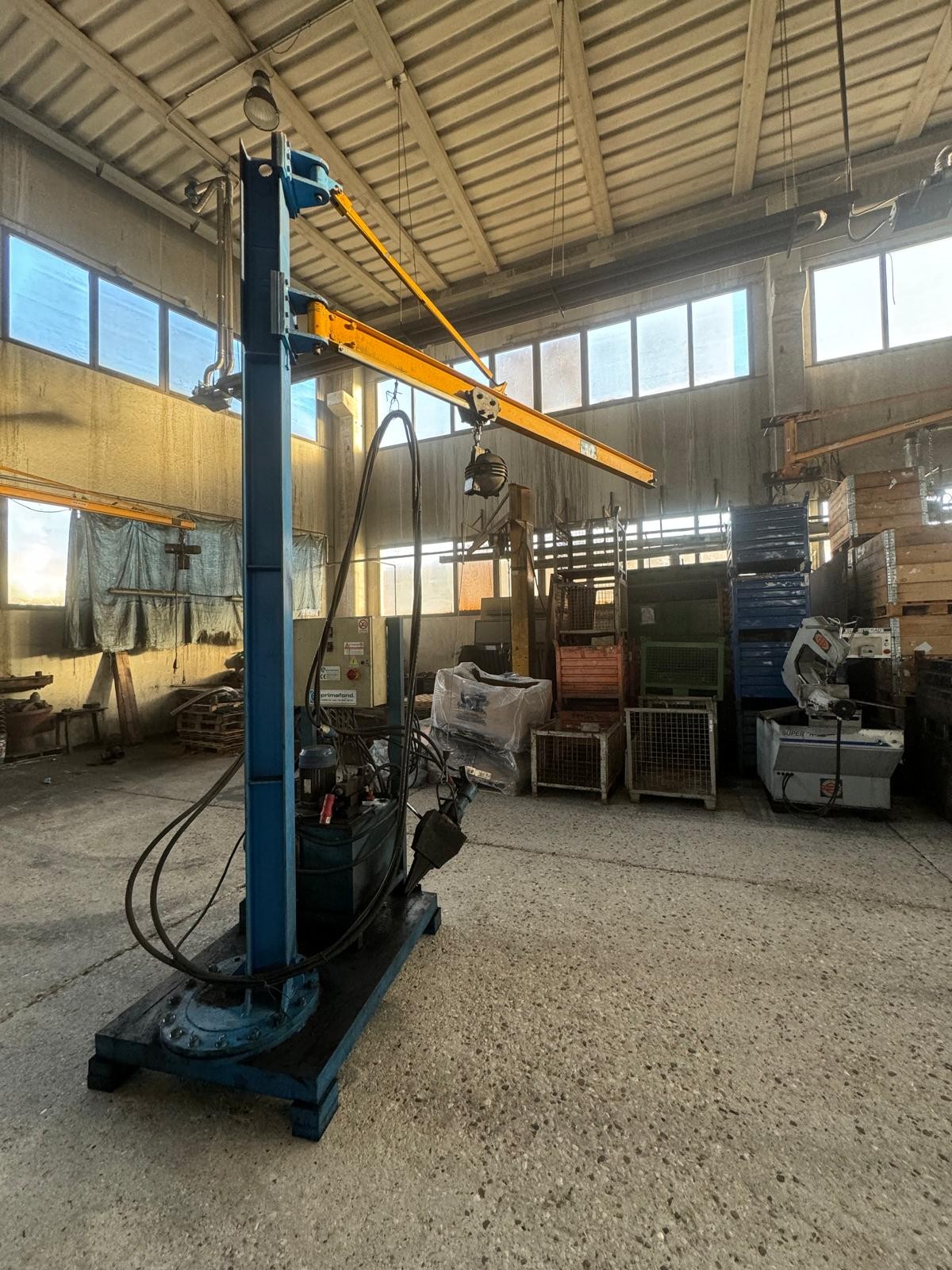 SMATEROZZATORE A CUNEO completo di gru bandiera  in vendita - foto 1