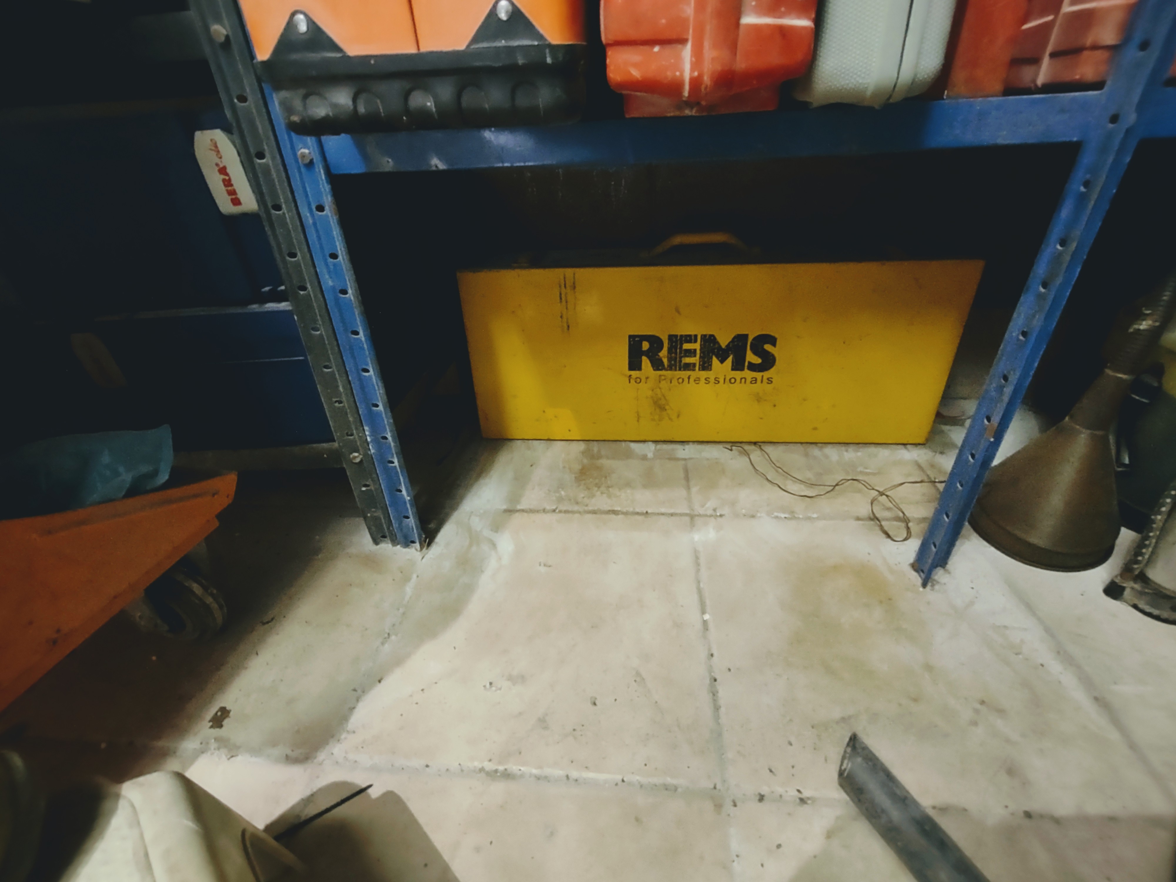 per cessata attivita offresi attrezzature e materiali  in vendita - foto 13