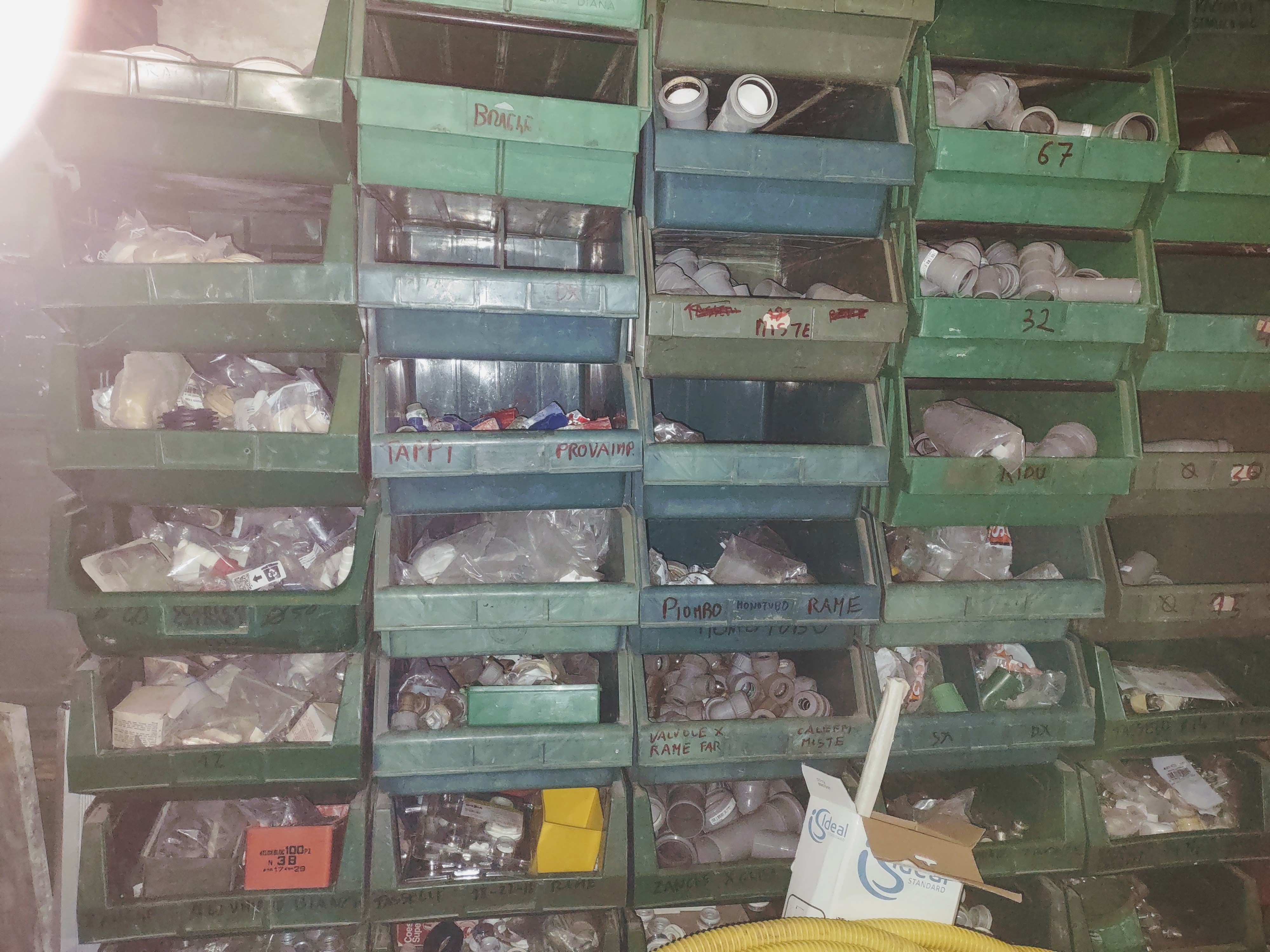 per cessata attivita offresi attrezzature e materiali  in vendita - foto 2