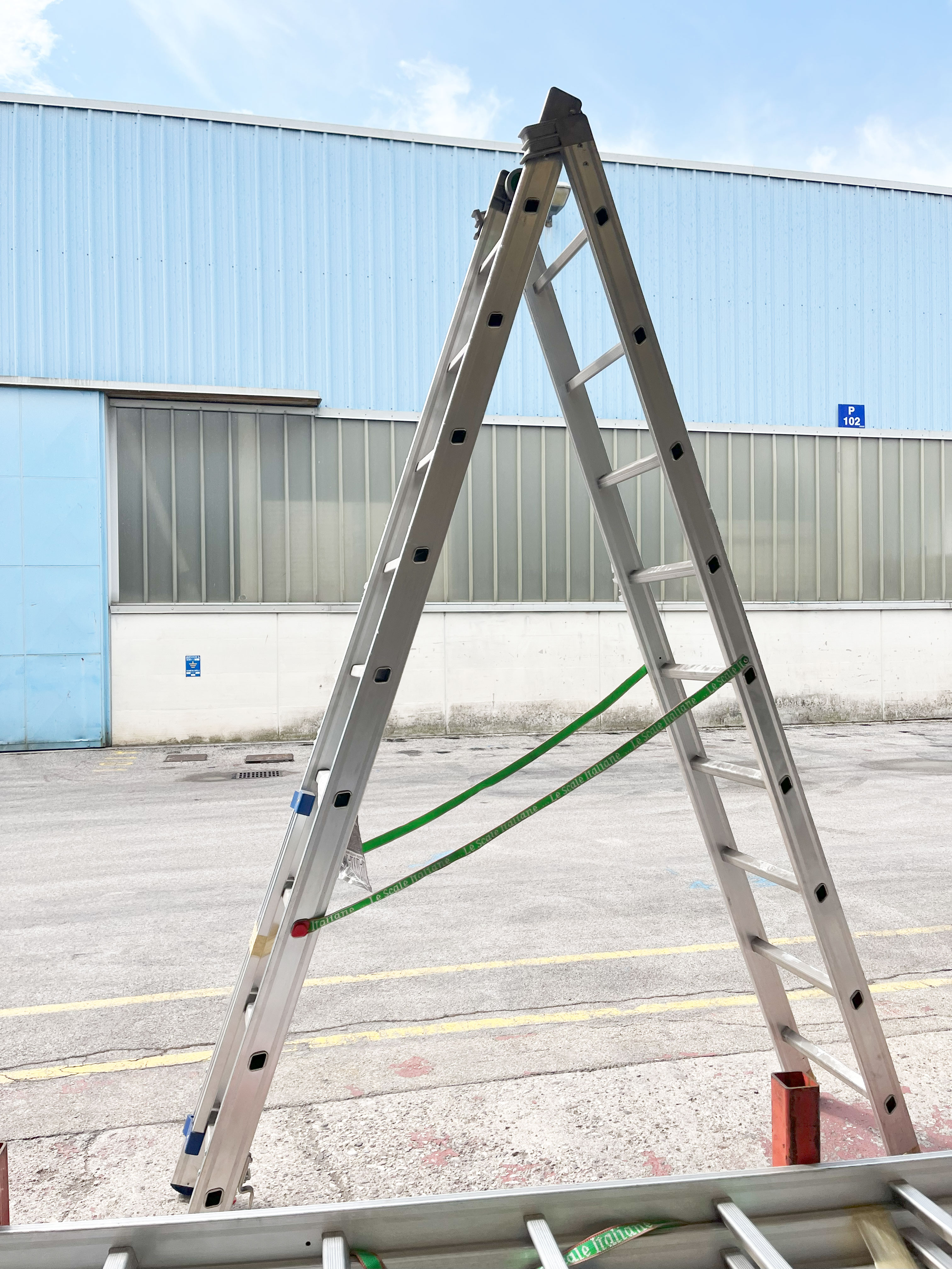 Scala in alluminio a due rampe H= 292 a 472 cm in vendita - foto 5