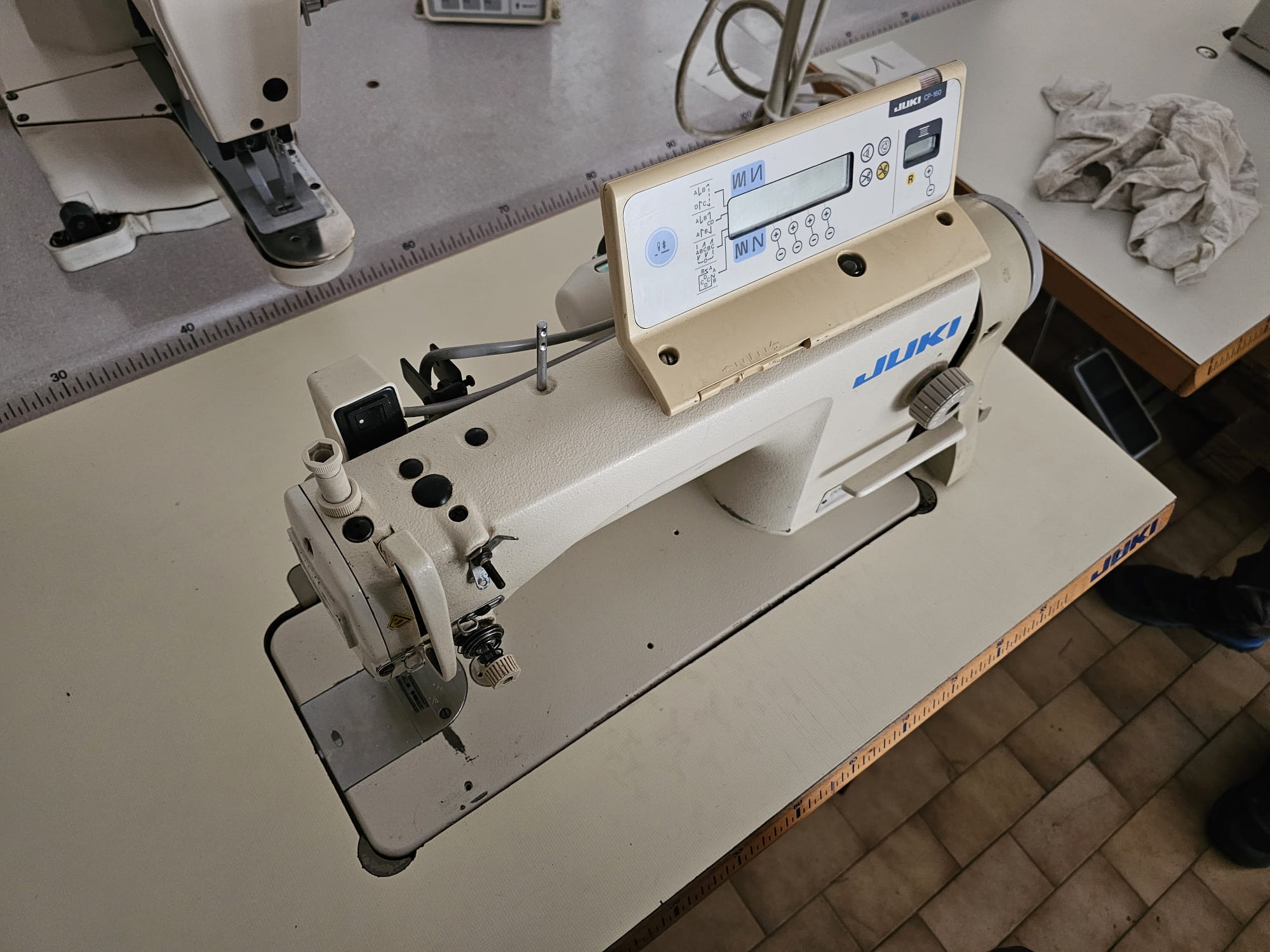 Macchina da cucire lineare Juki DDL-8700 in vendita - foto 3
