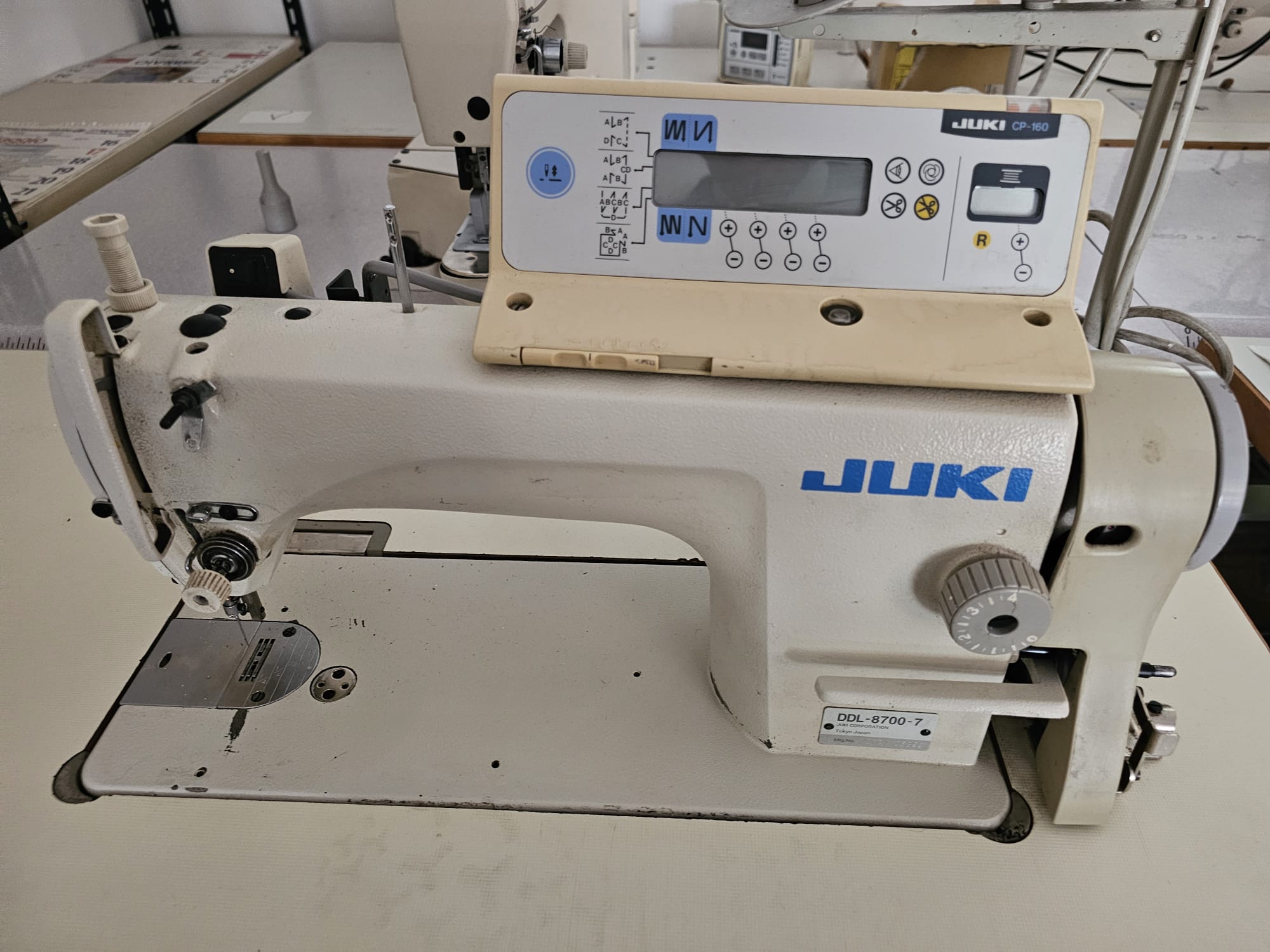Macchina da cucire lineare Juki DDL-8700 in vendita - foto 1