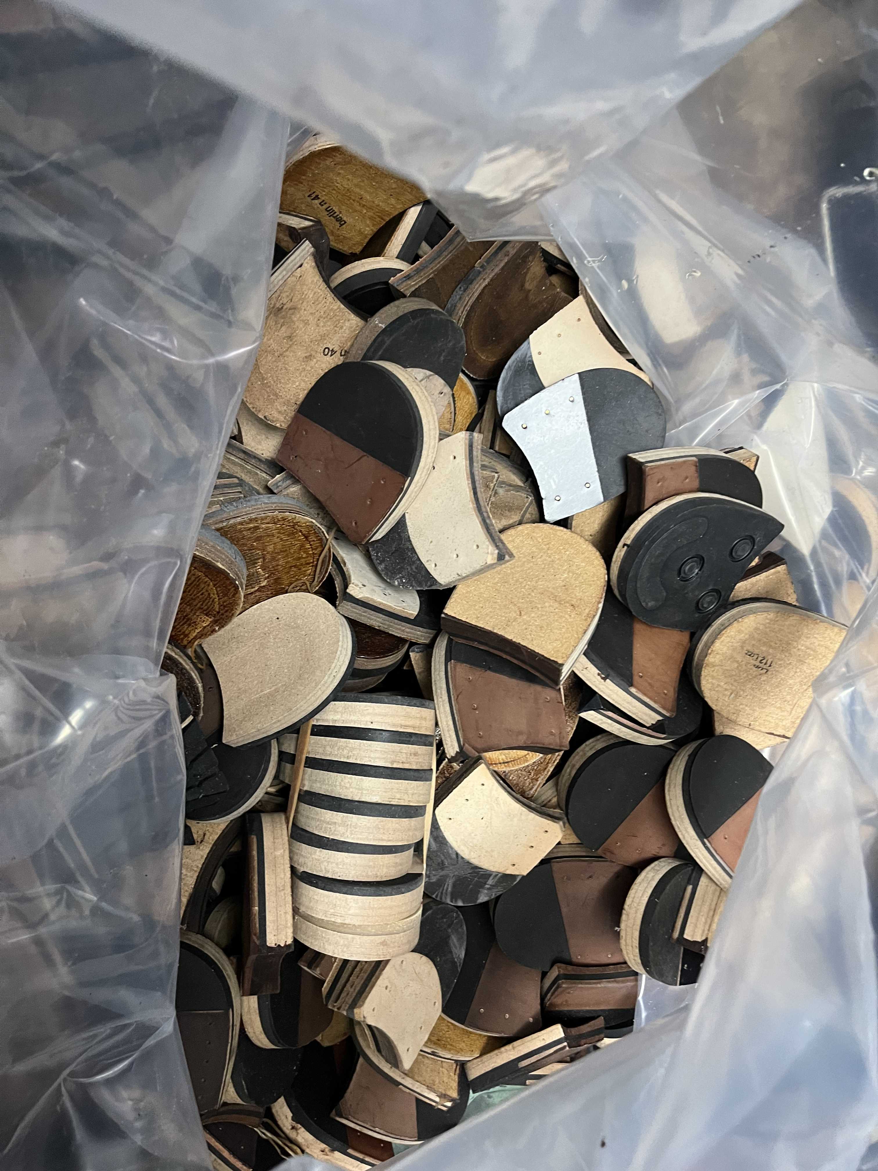 Tacchi per scarpe in Masonite per export – KG. 30 in vendita - foto 1