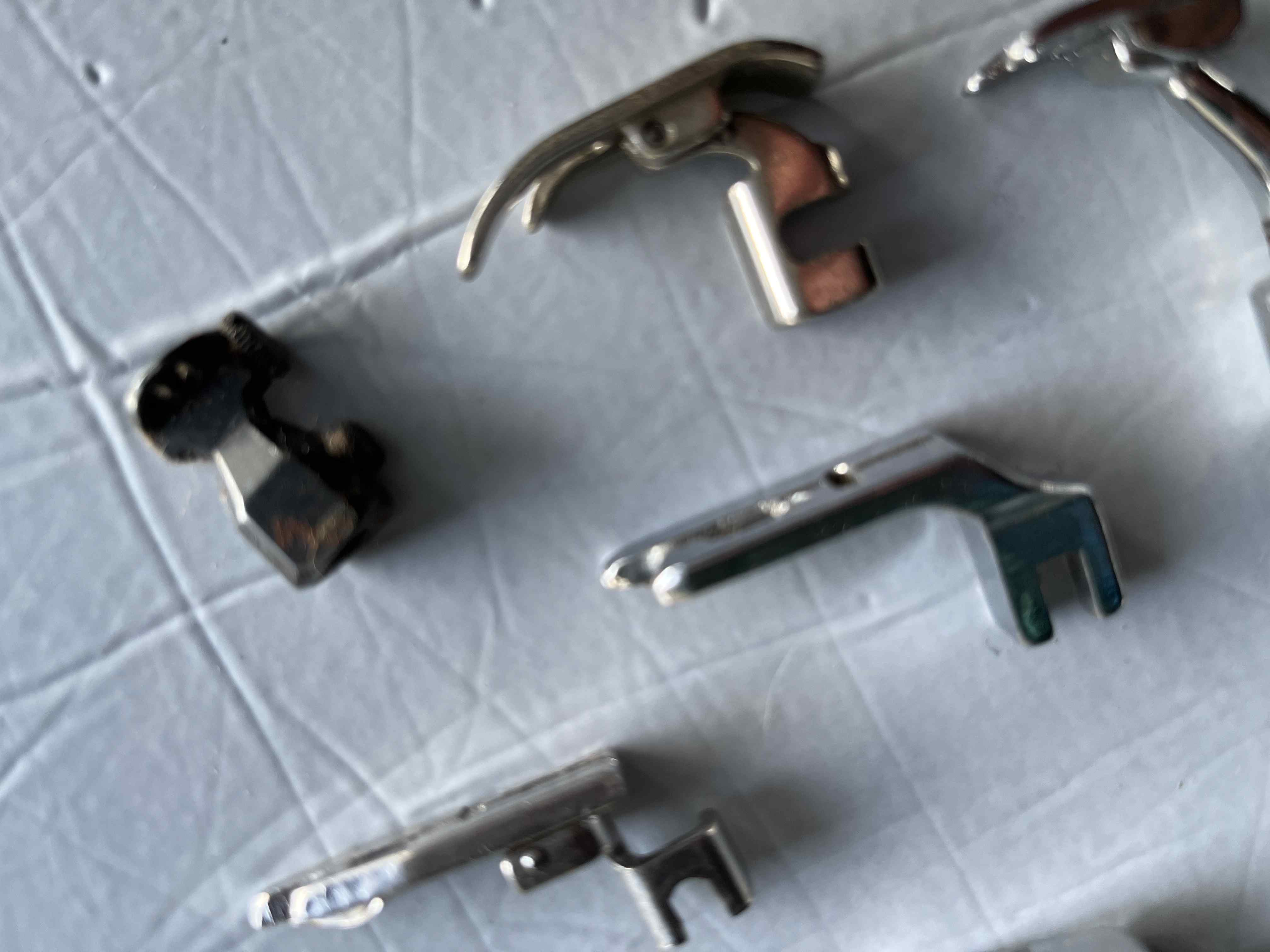 10 piedini per macchine da cucire zig zag Refrey in vendita - foto 10