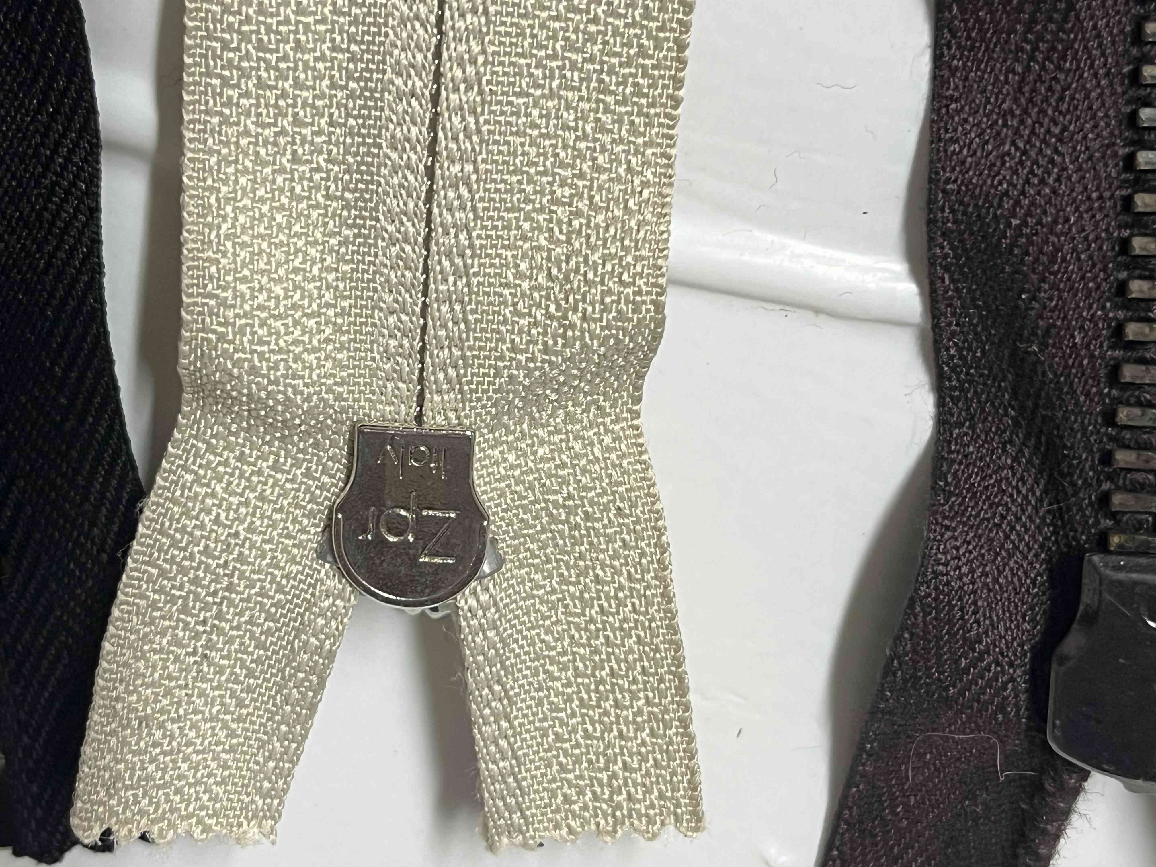 Stock cerniere zip colori vari - Pezzi 2.000 in vendita - foto 10