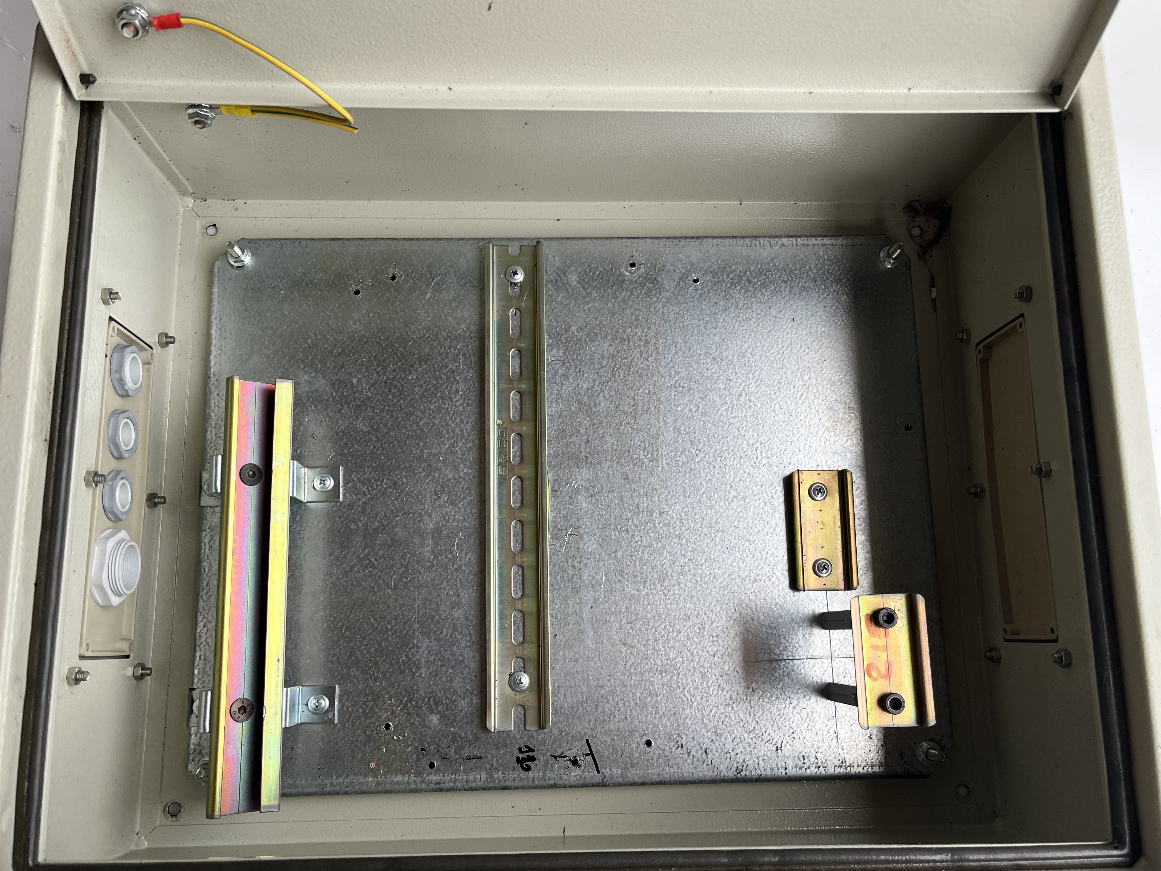 Cassetta in metallo per Quadri Elettrici 47x37x18 in vendita - foto 2