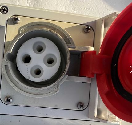 Presa CEE Palazzoli 3P+N+T 32A 400V fusibile in vendita - foto 2