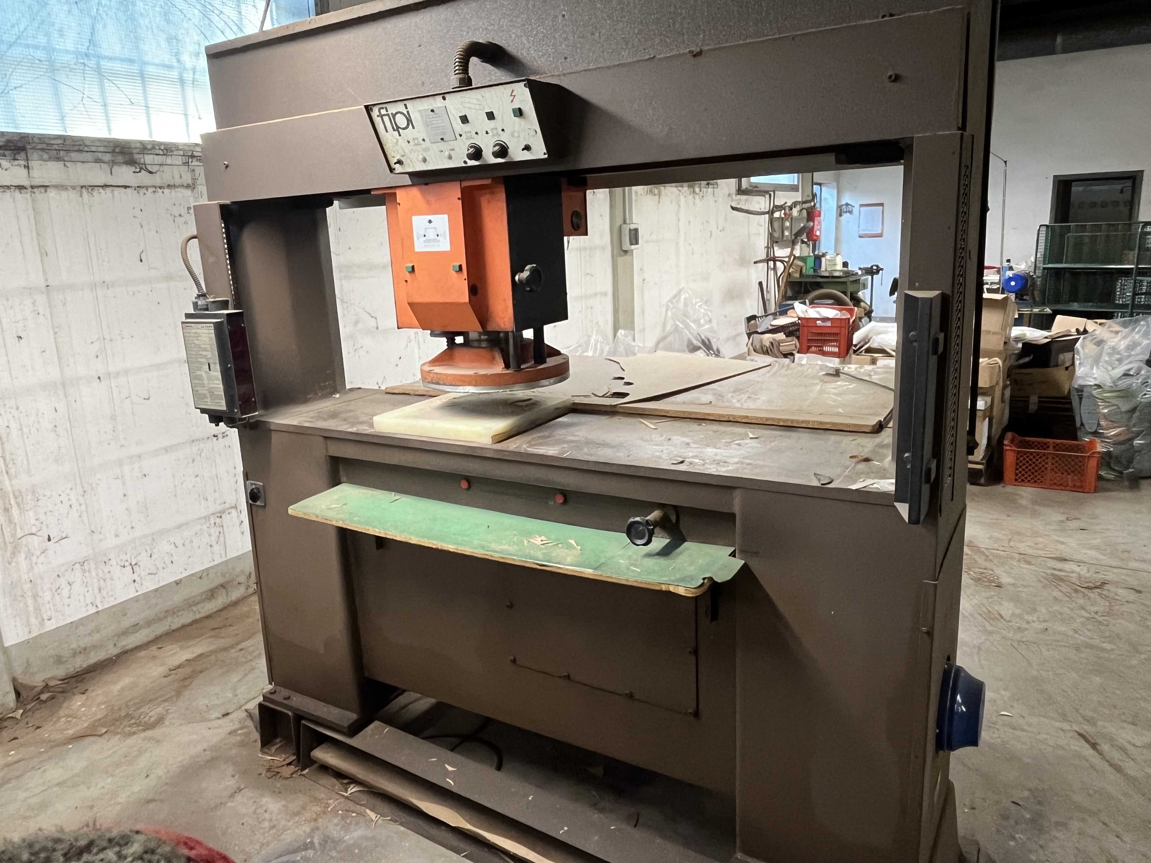 Lavorazione pelli e cuoio in vendita