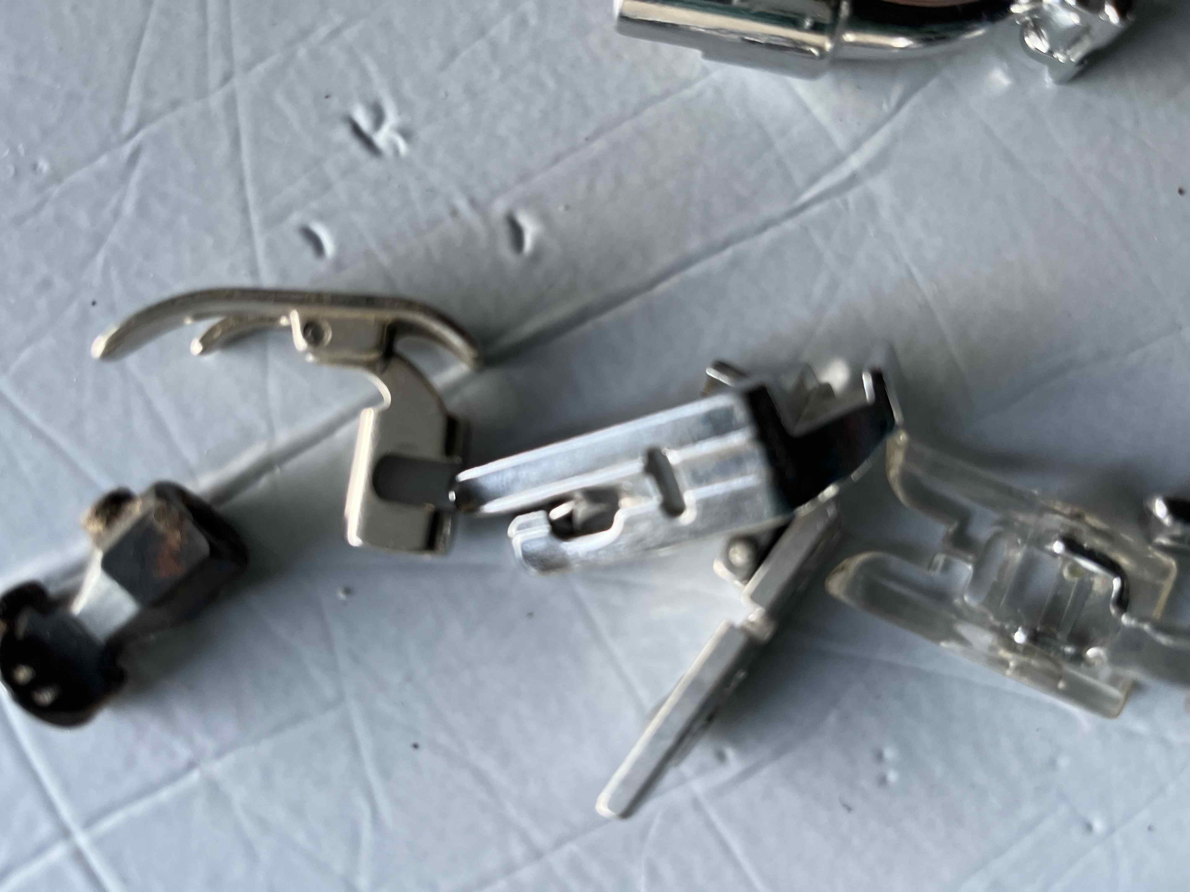 10 piedini per macchine da cucire zig zag Refrey in vendita - foto 12