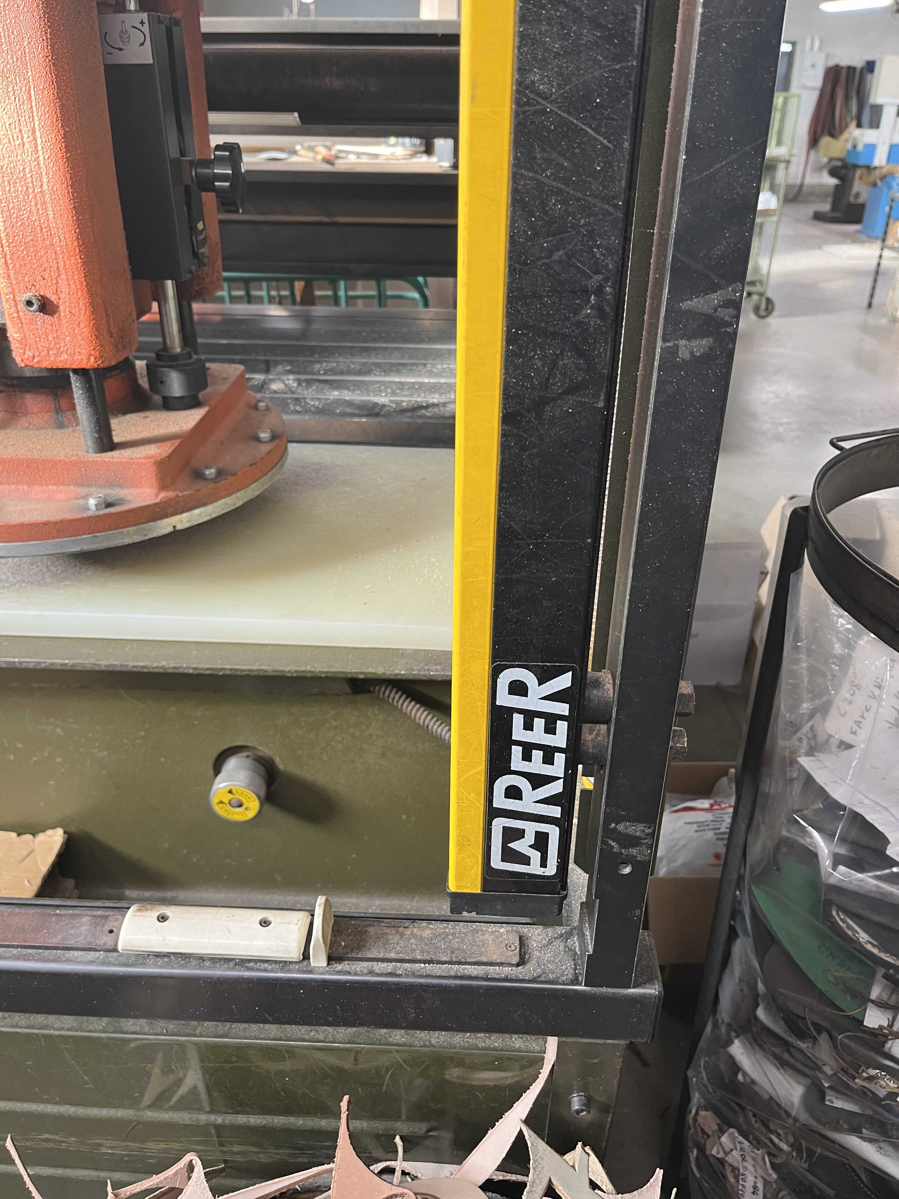 ATOM S588 Trancia a carrello in vendita - foto 9