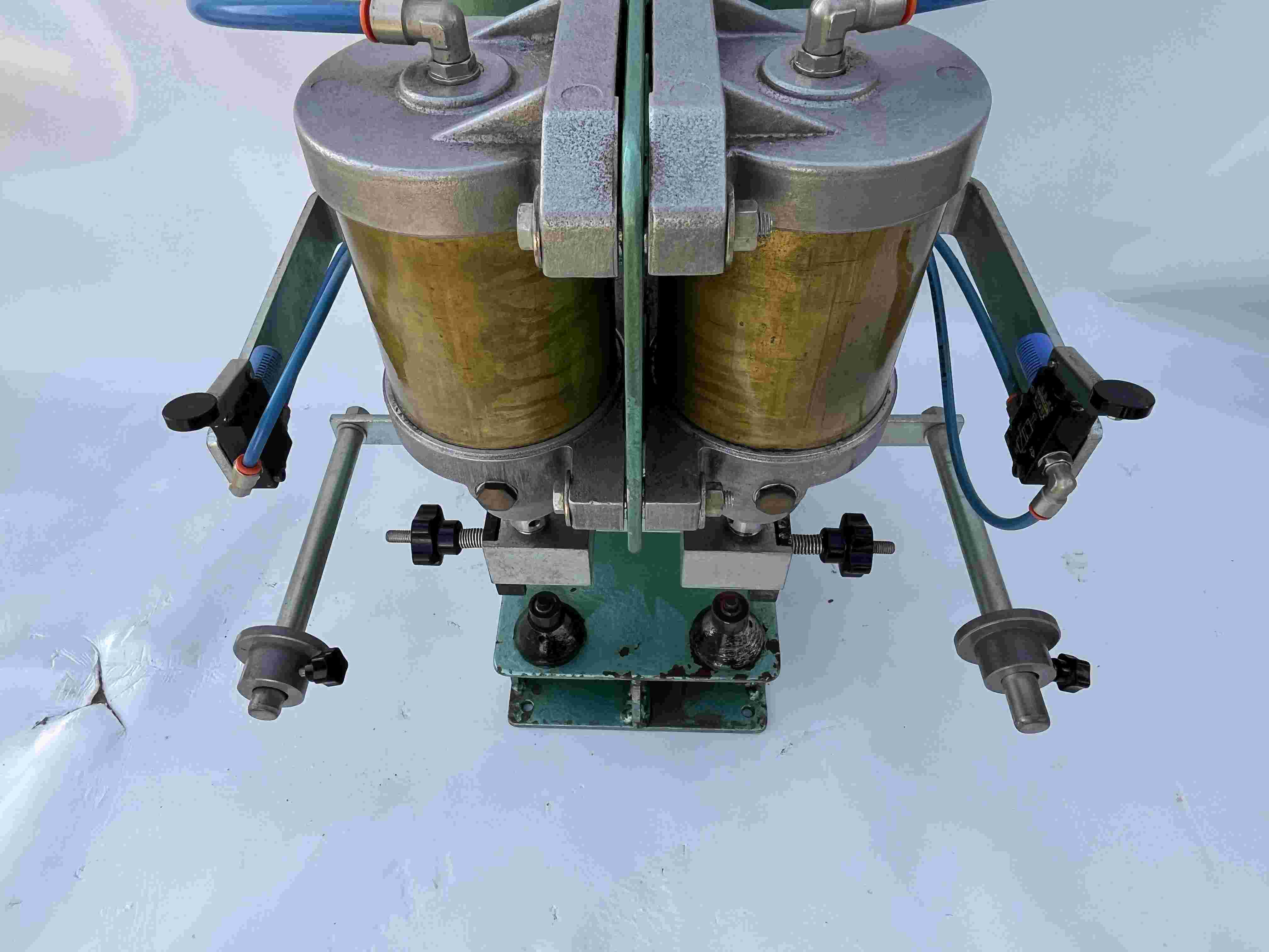 Occhiellatrice pneumatica a 2 teste in vendita - foto 7