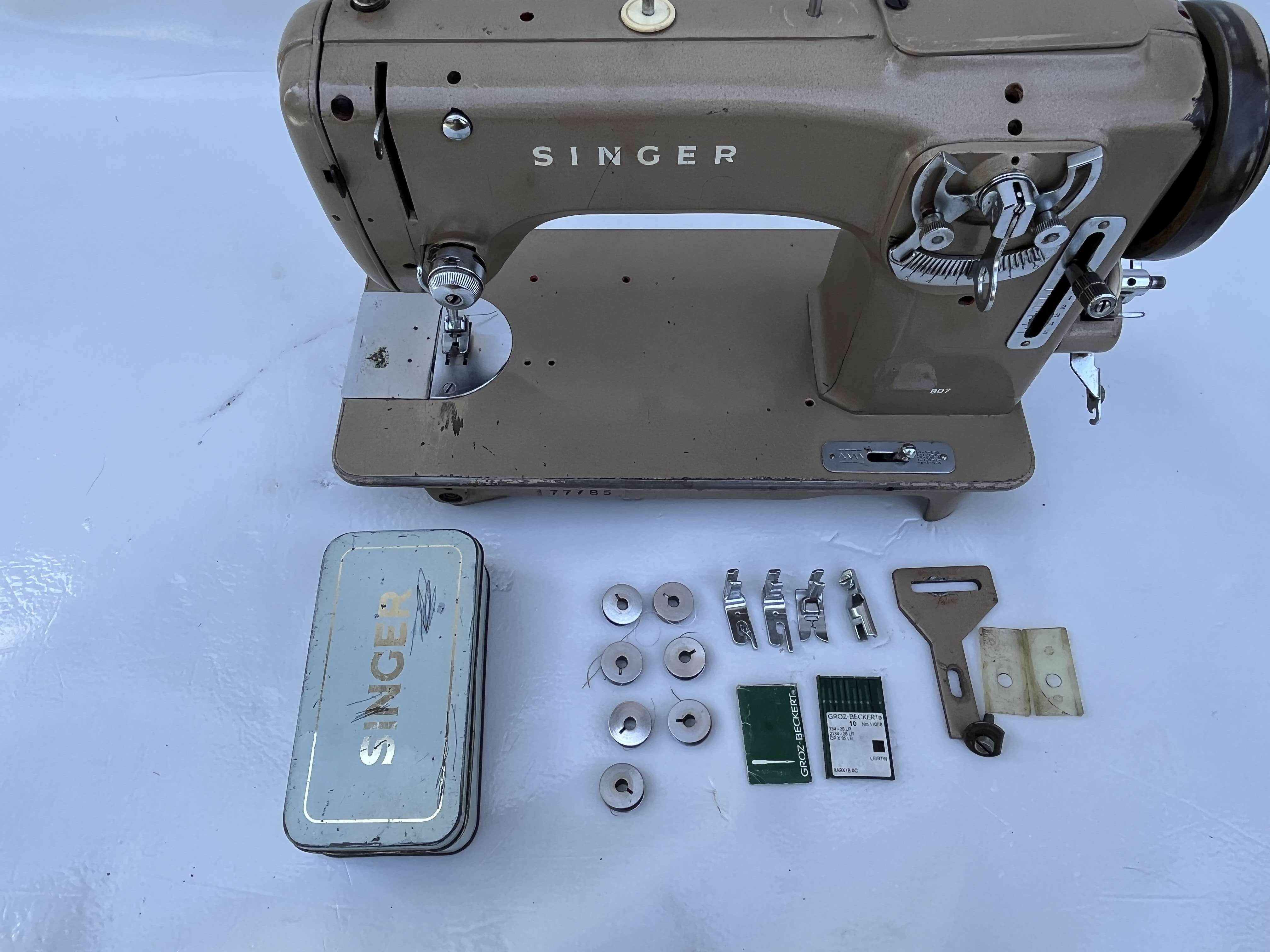 Singer 807 straight stitch zig zag sewing machine in vendita - foto 3