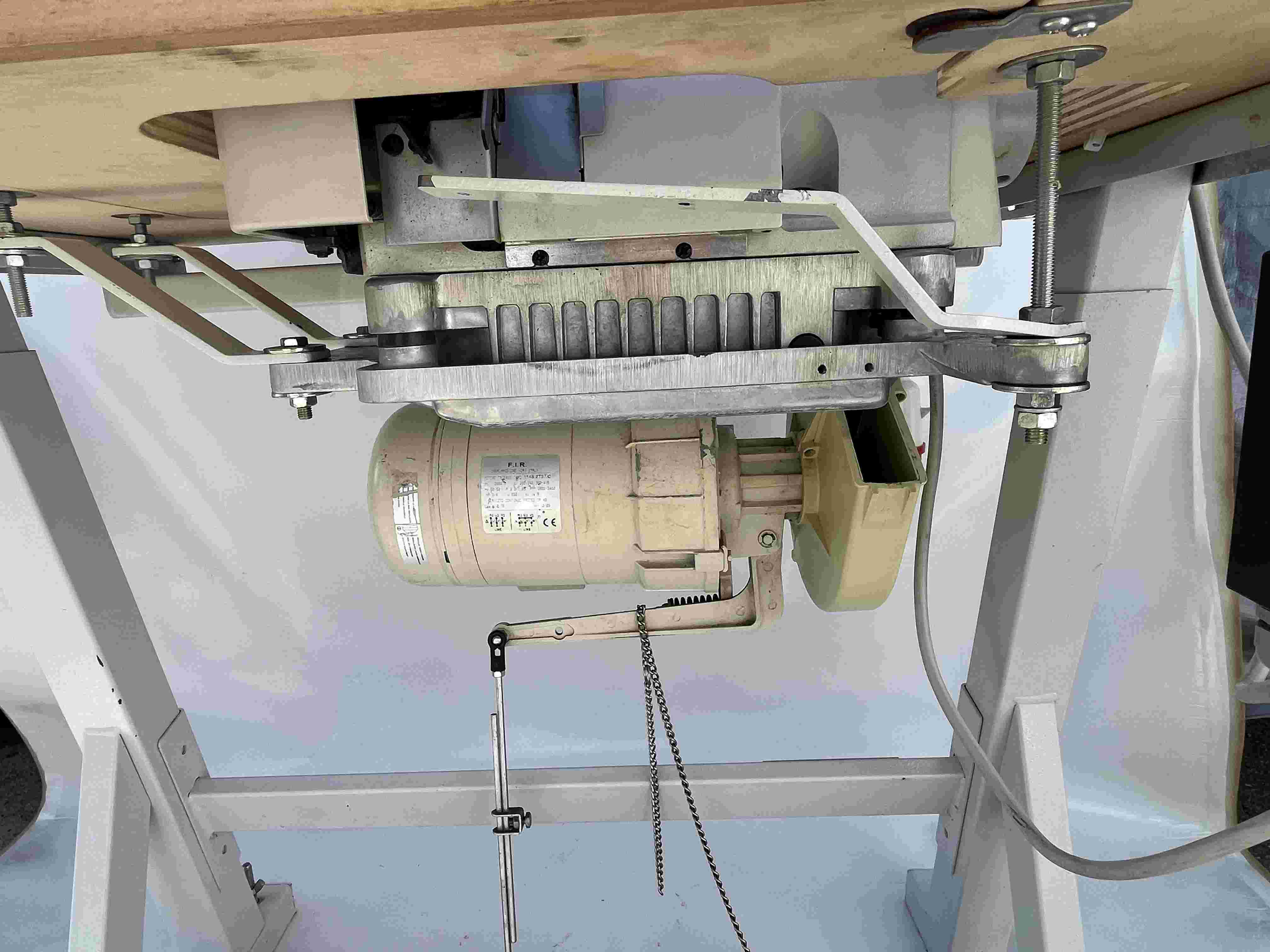 RESTA H360 Tagliacuci 4 fili industriale CE in vendita - foto 15