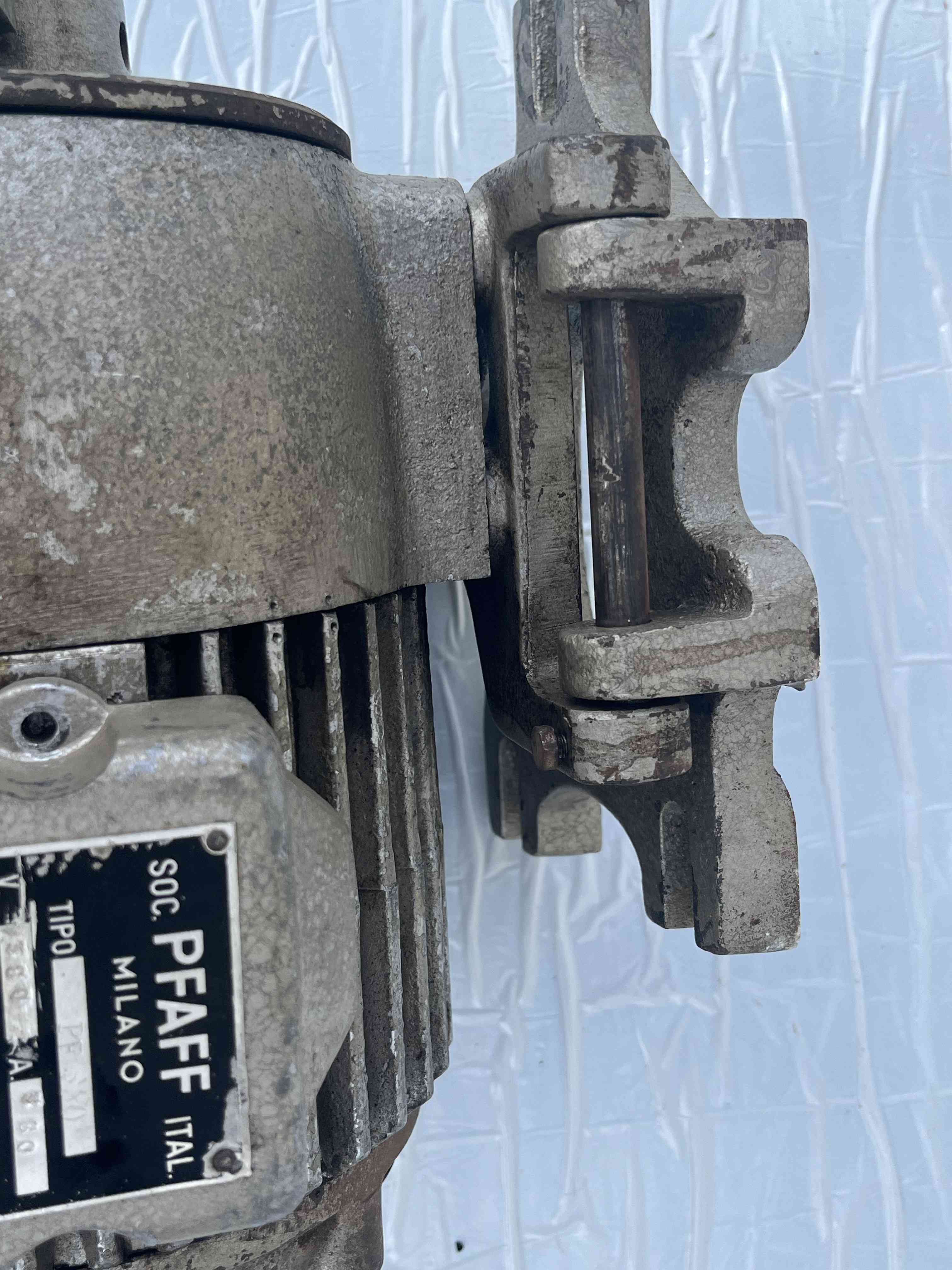 PFAFF Motore macchina da Cucire 380 – 2800 Giri in vendita - foto 8