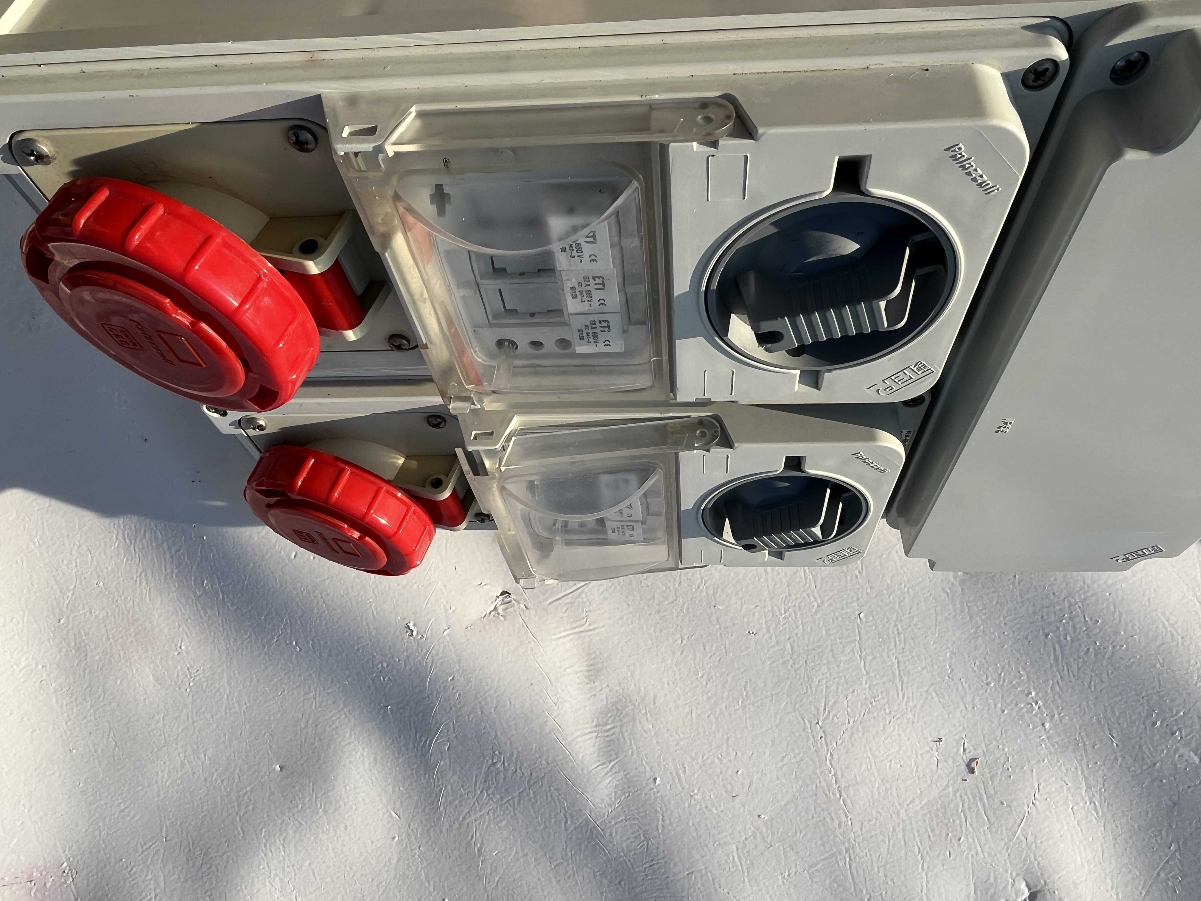 Presa CEE Palazzoli 3P+N+T 32A 400V fusibile in vendita - foto 3