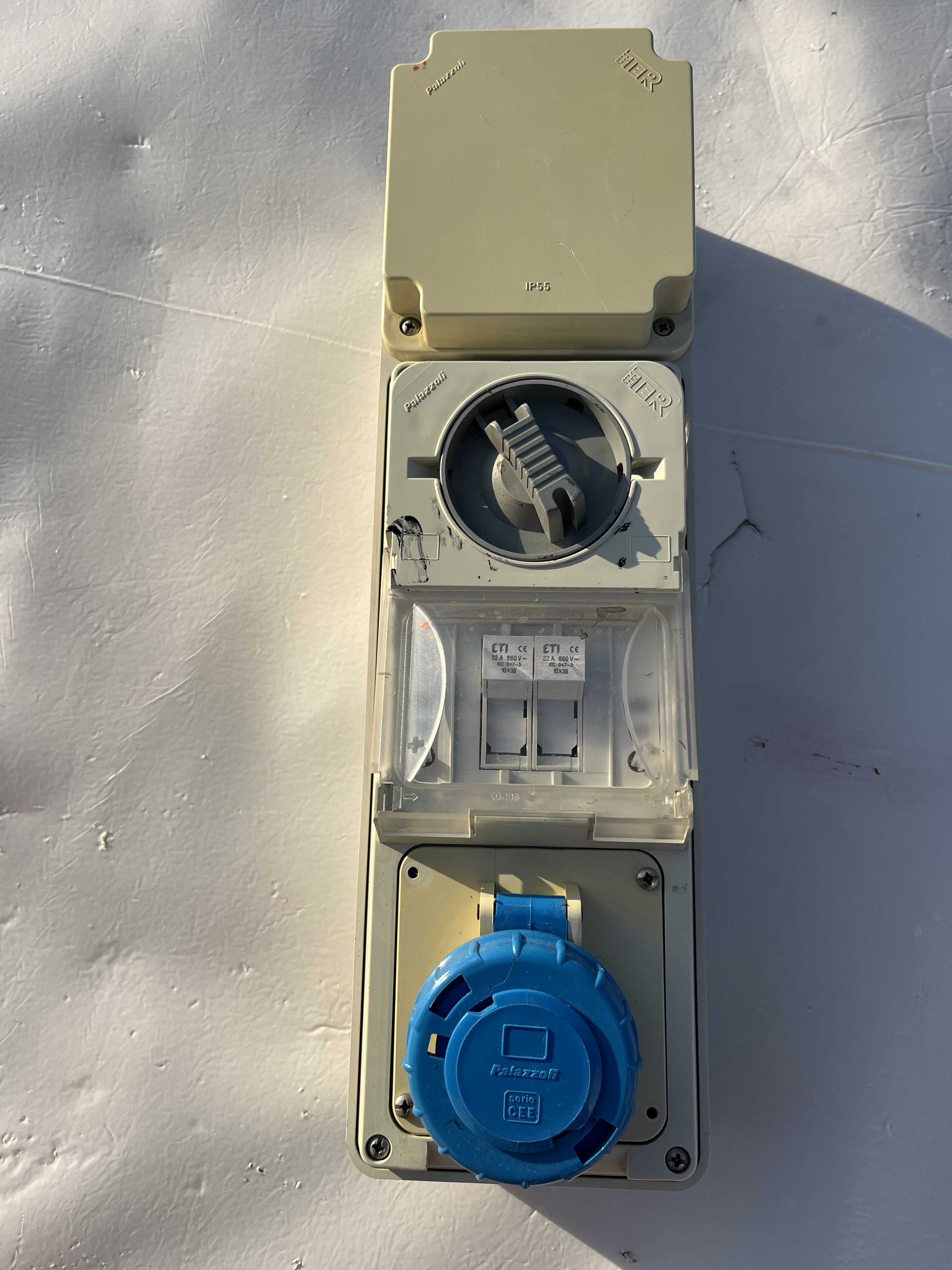 Presa Interbloccata CEE Palazzoli 2P+T 32A 230V in vendita - foto 1