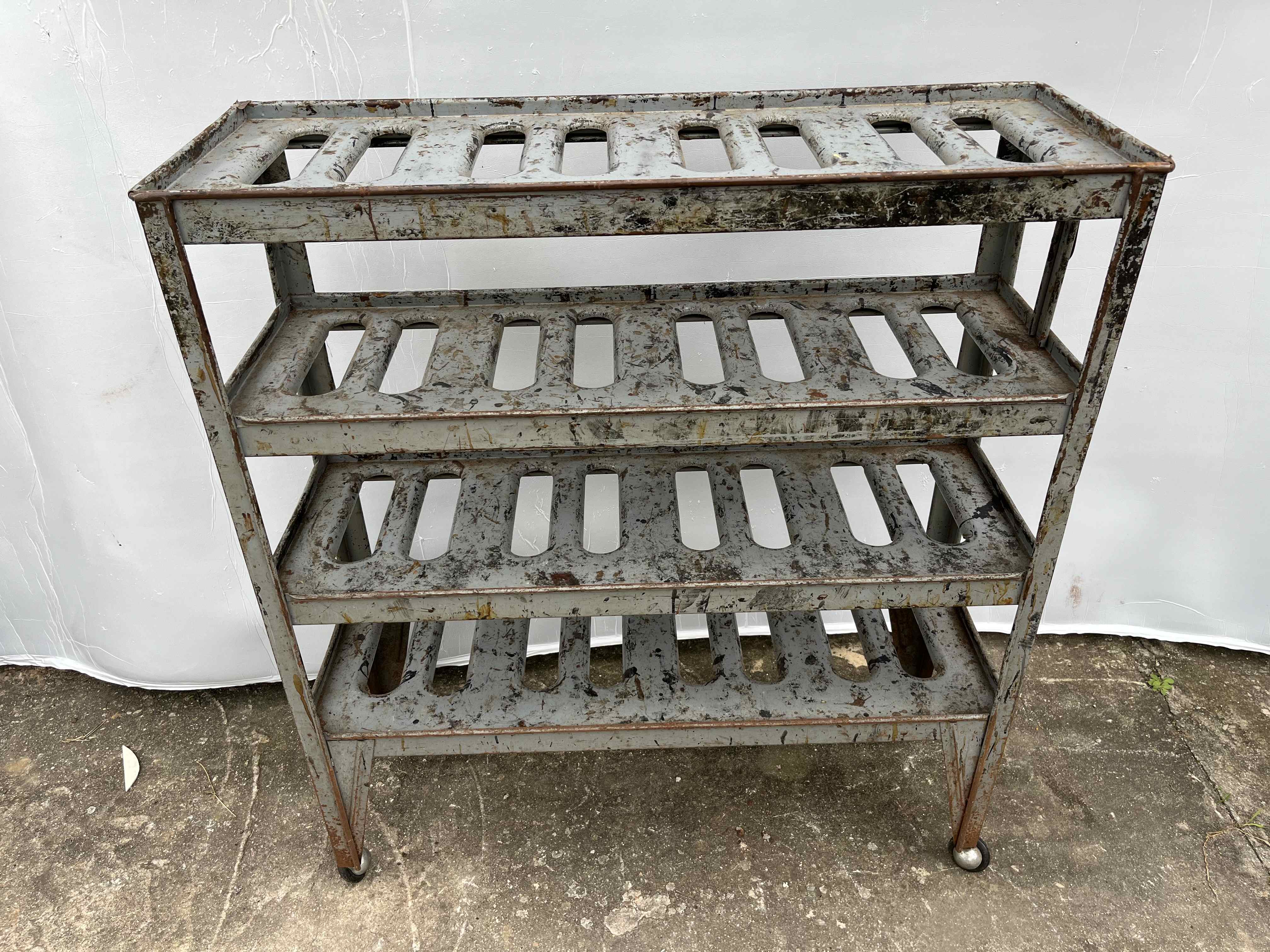 Carrello con incavi per lavorazione calzature  in vendita - foto 1