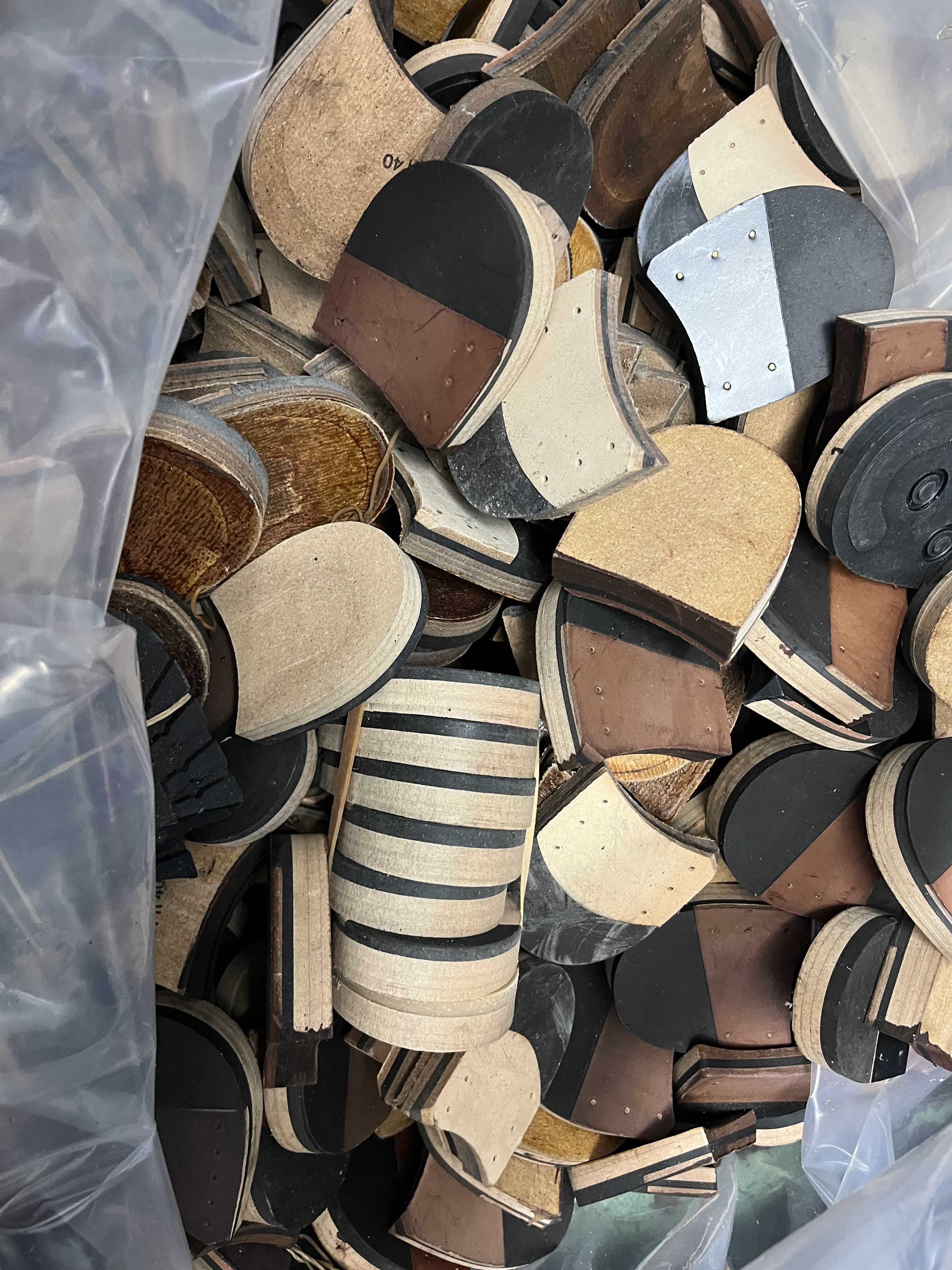 Tacchi per scarpe in Masonite per export – KG. 30 in vendita - foto 3