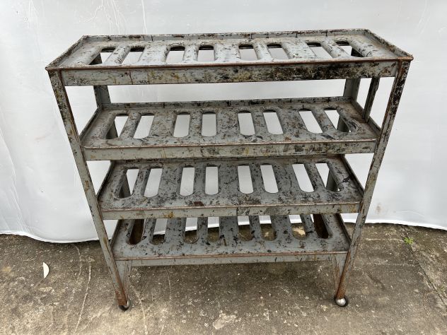 Carrello con incavi per lavorazione calzature in vendita - foto 1