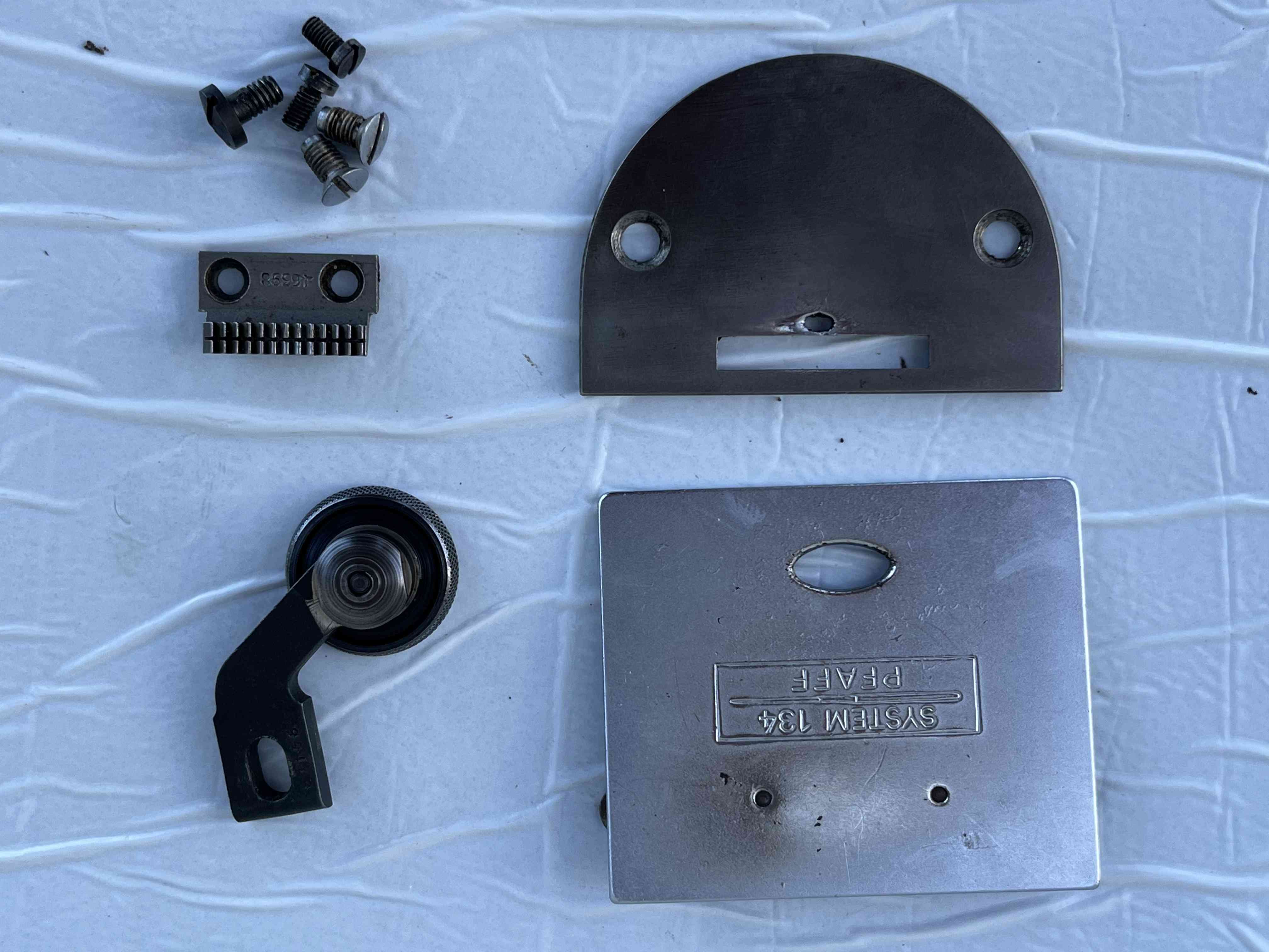 PFAFF System 134 Placche, griffa e rotella 14911 in vendita - foto 8