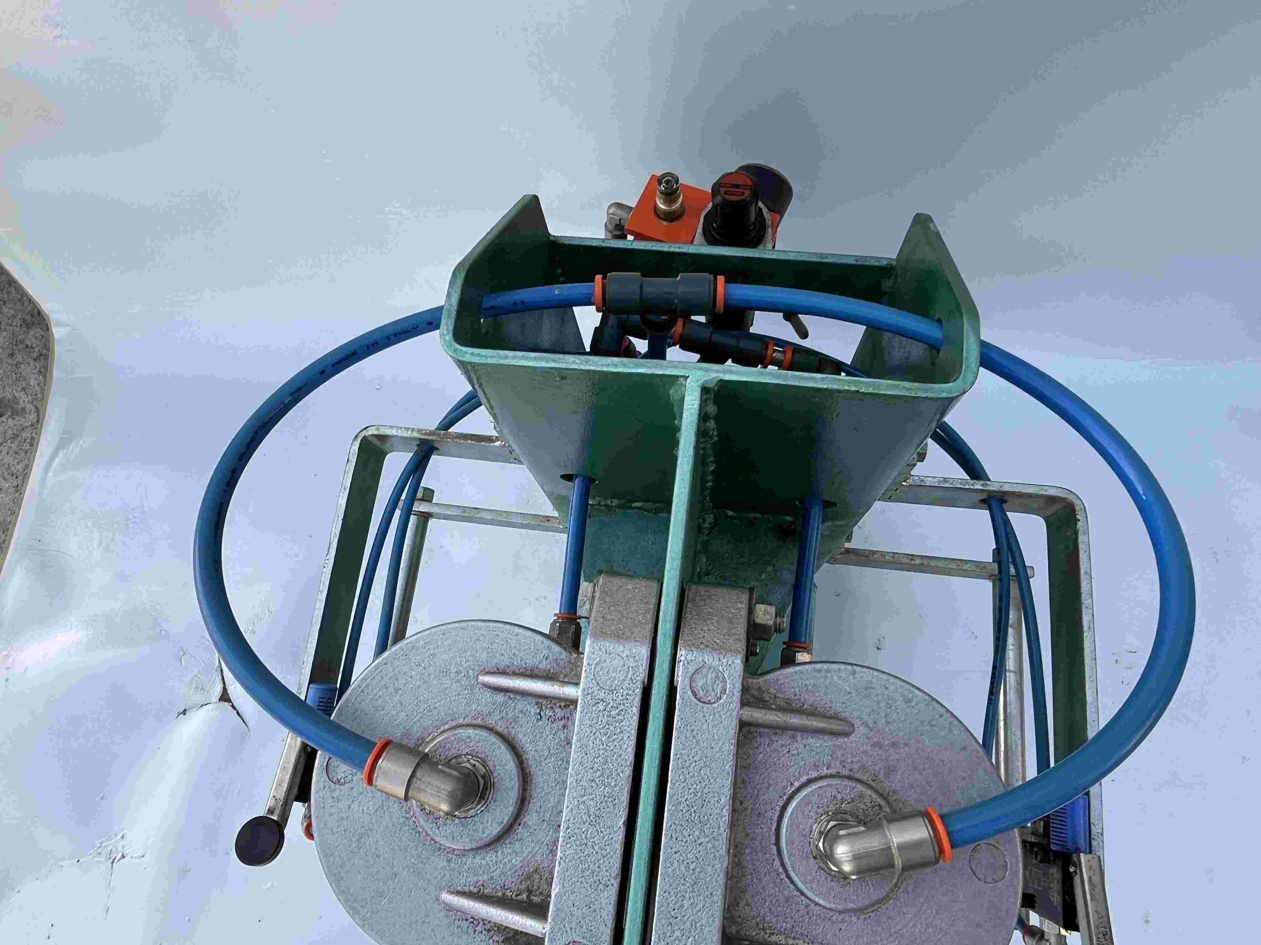 Occhiellatrice pneumatica a 2 teste in vendita - foto 13