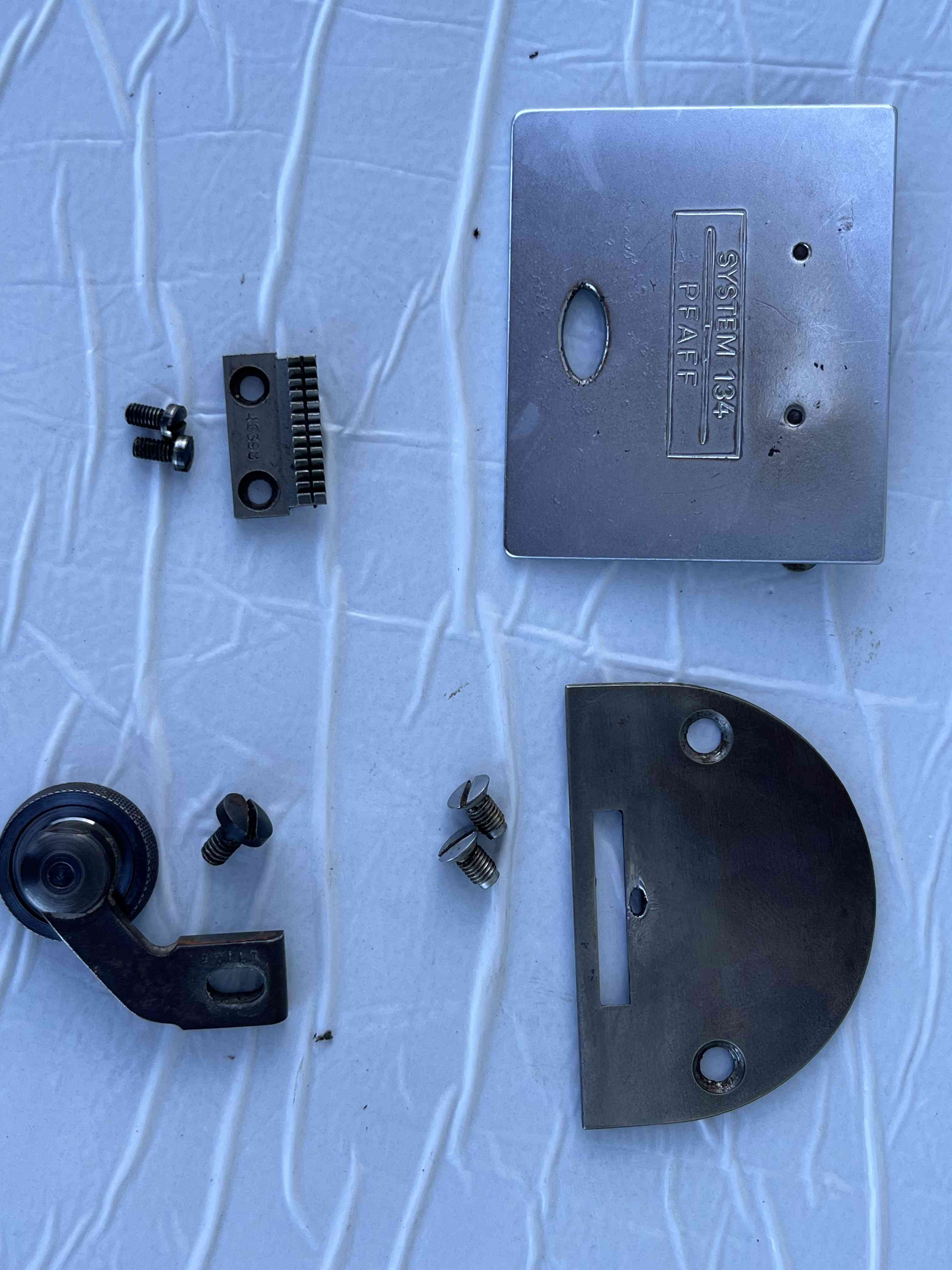 PFAFF System 134 Placche, griffa e rotella 14911 in vendita - foto 12