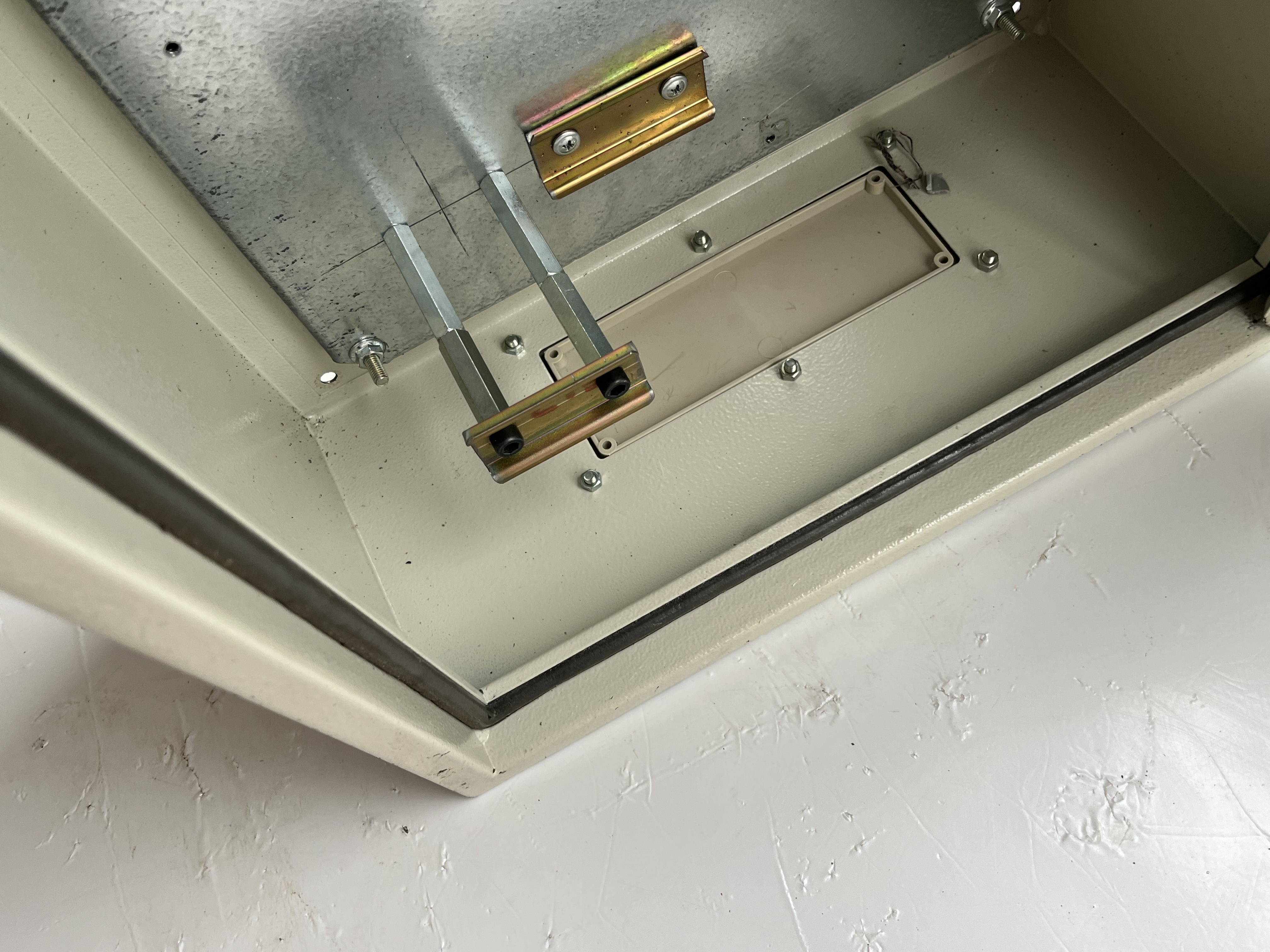 Cassetta in metallo per Quadri Elettrici 47x37x18 in vendita - foto 6