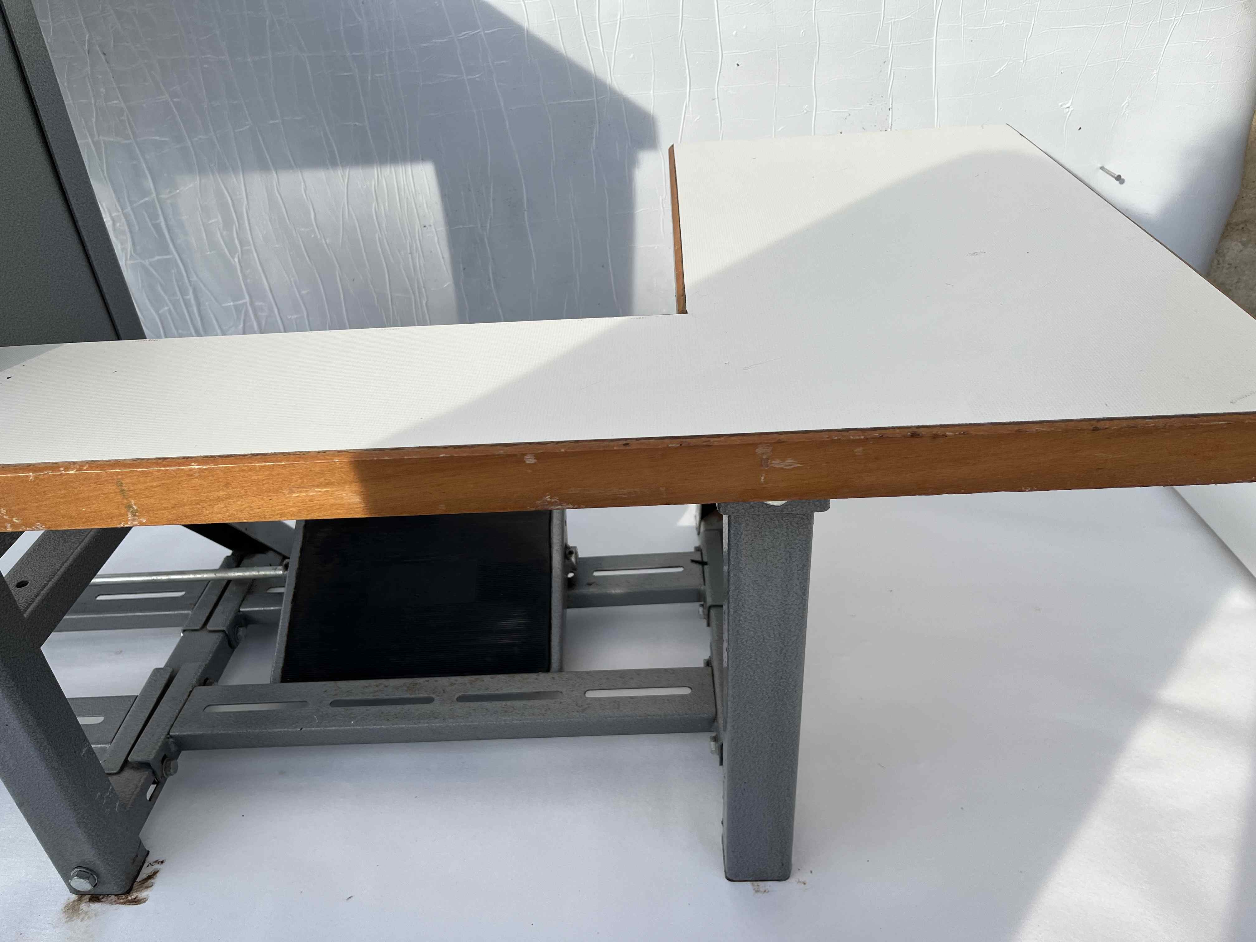Banco esteso a sbalzo macchina da cucire a braccio in vendita - foto 14